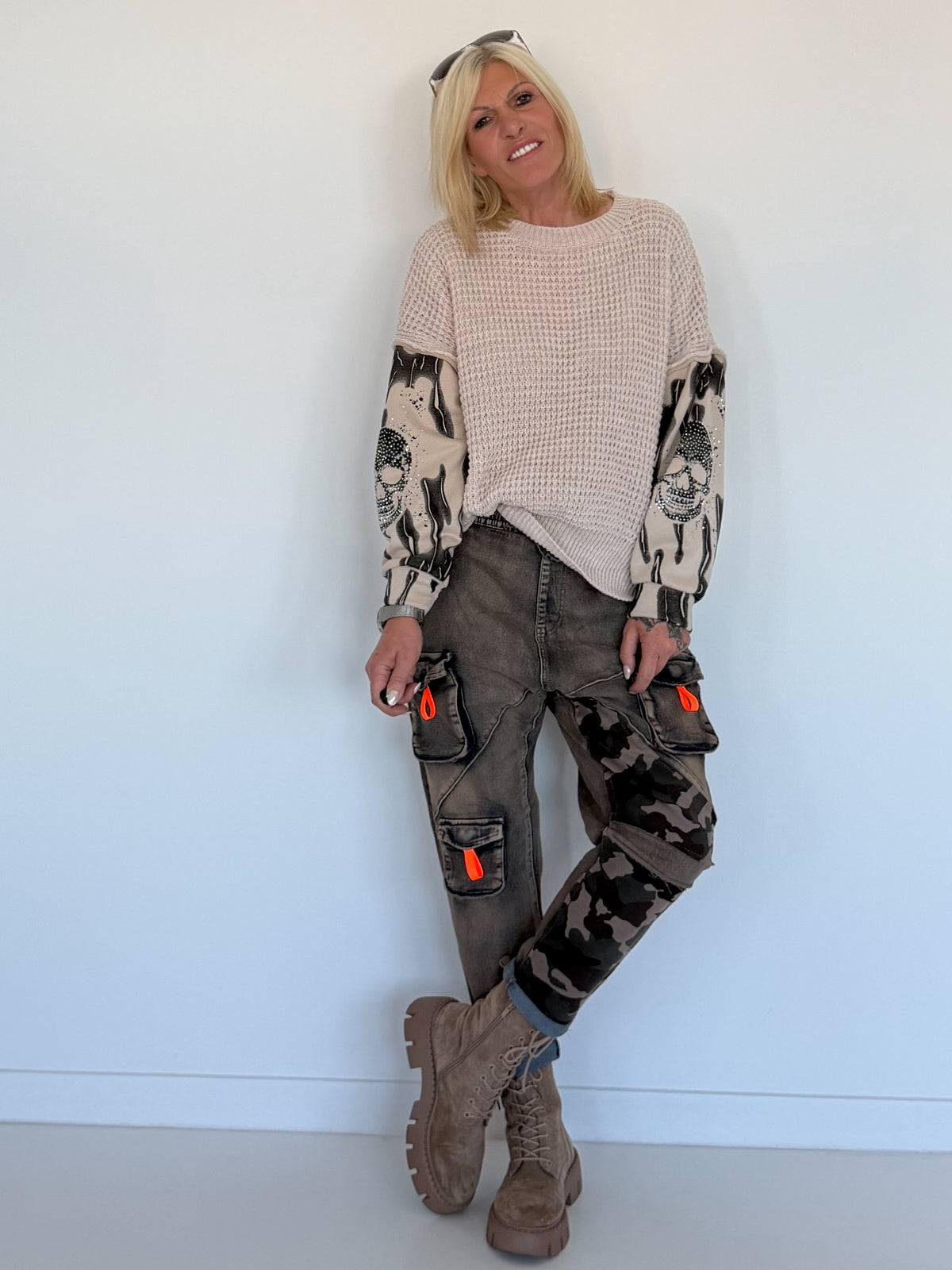Grobstrickpullover mit Sweatärmeln Skull - beige
