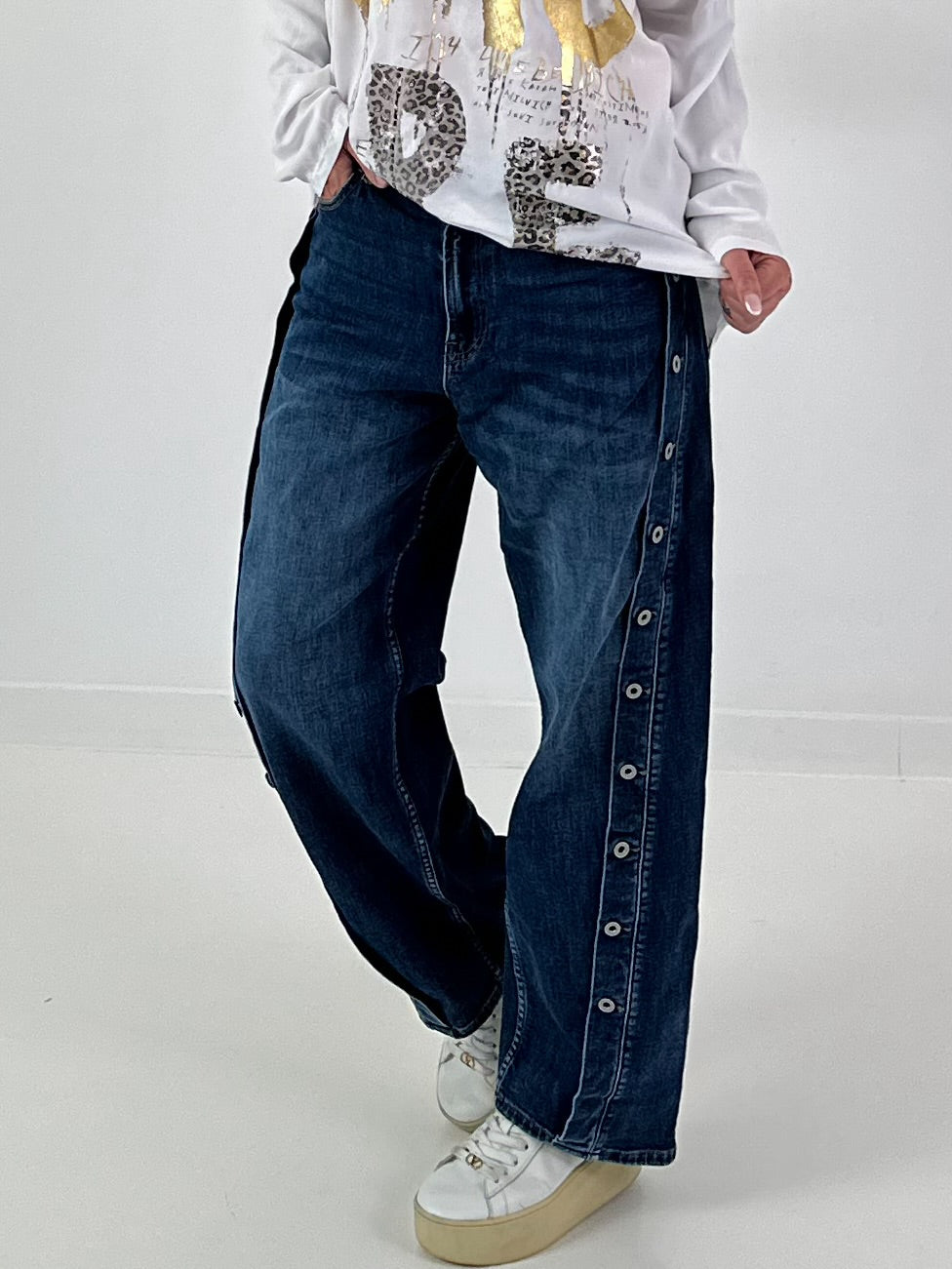 Jeans with vertical button placket - denim