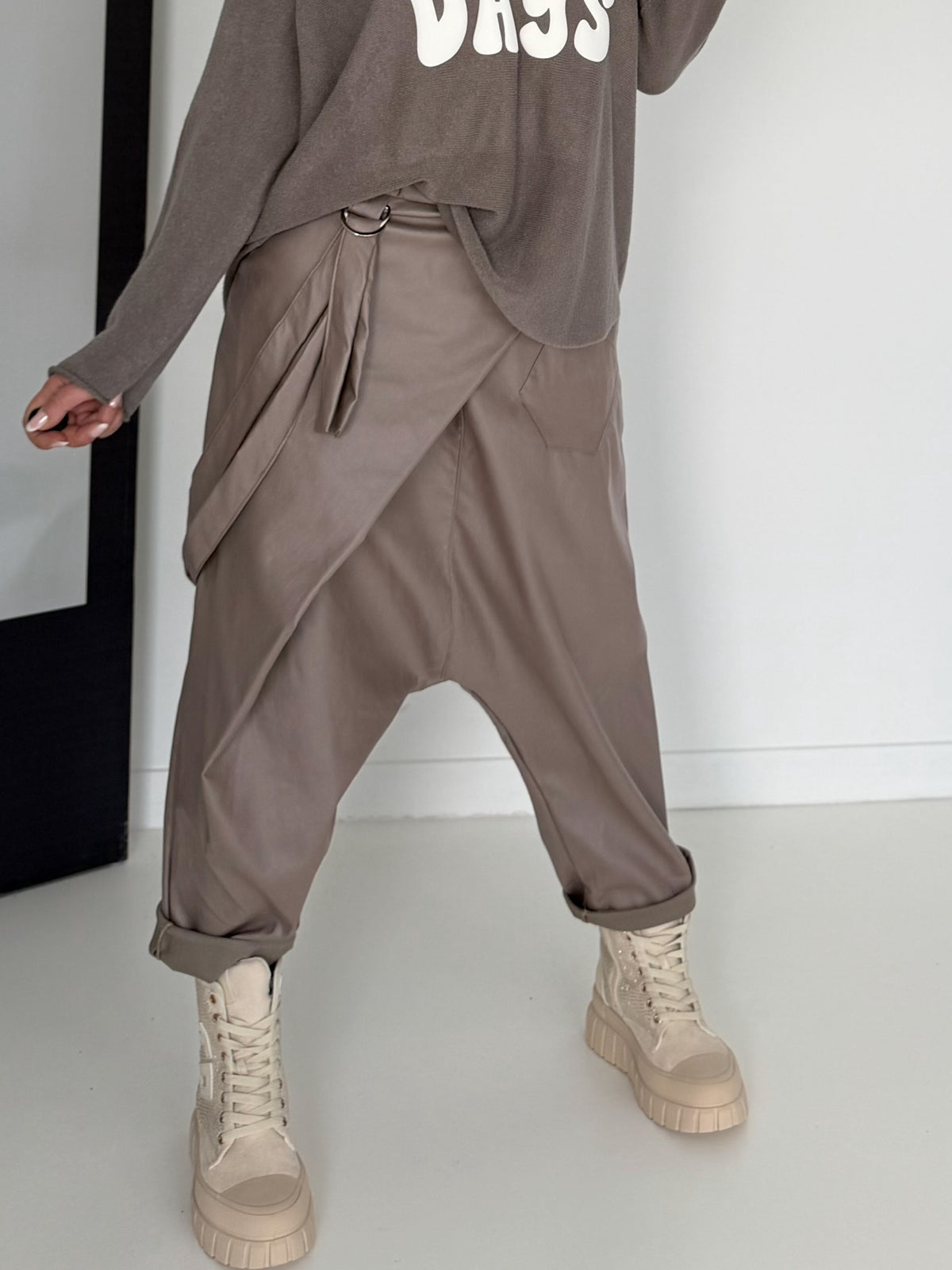 Vegane Lederbaggy - taupe