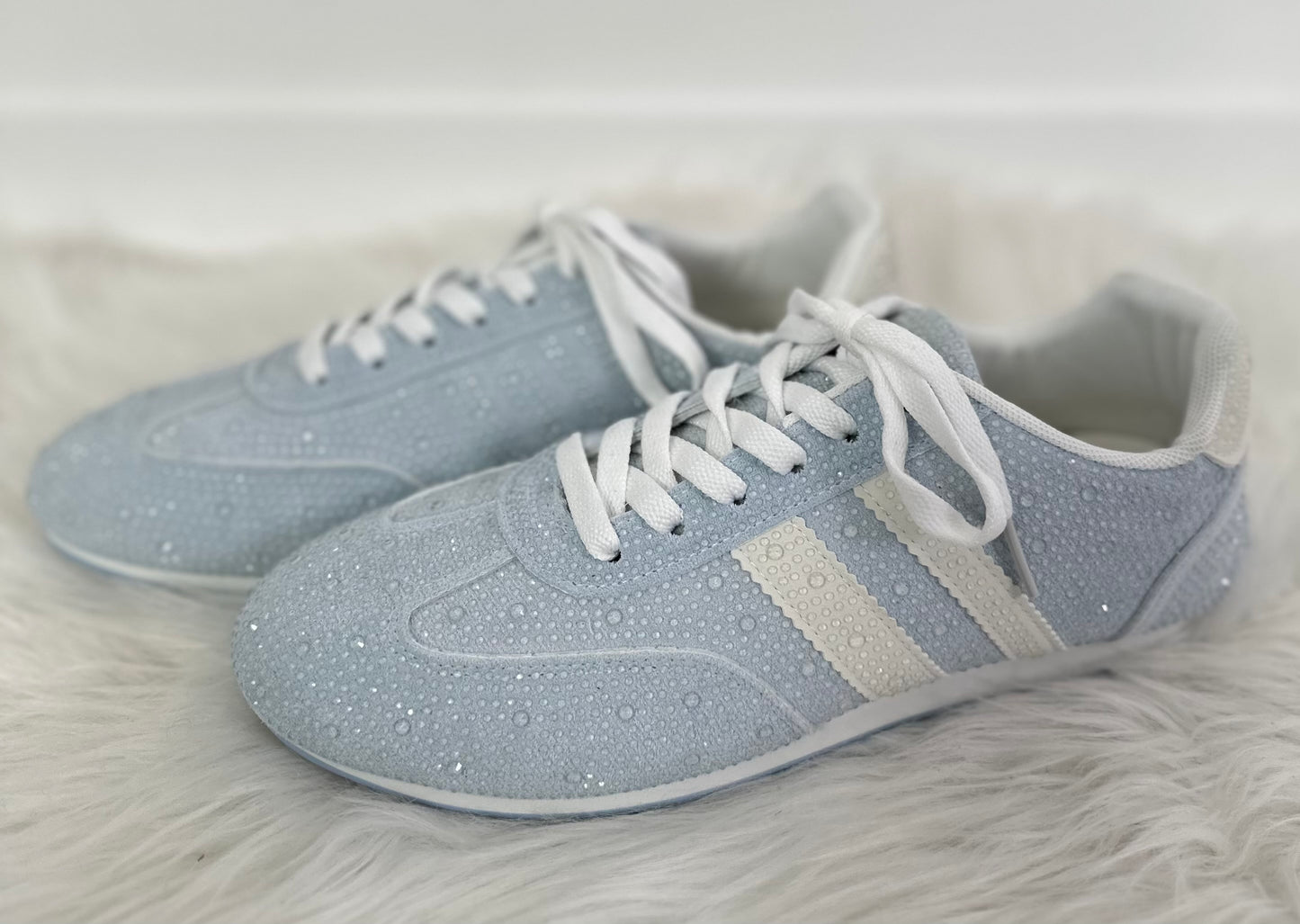 Sneaker mit Steinchen - hellblau