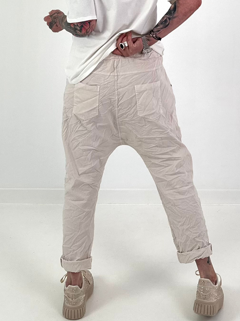 Baggy mit Nieten-Details - beige