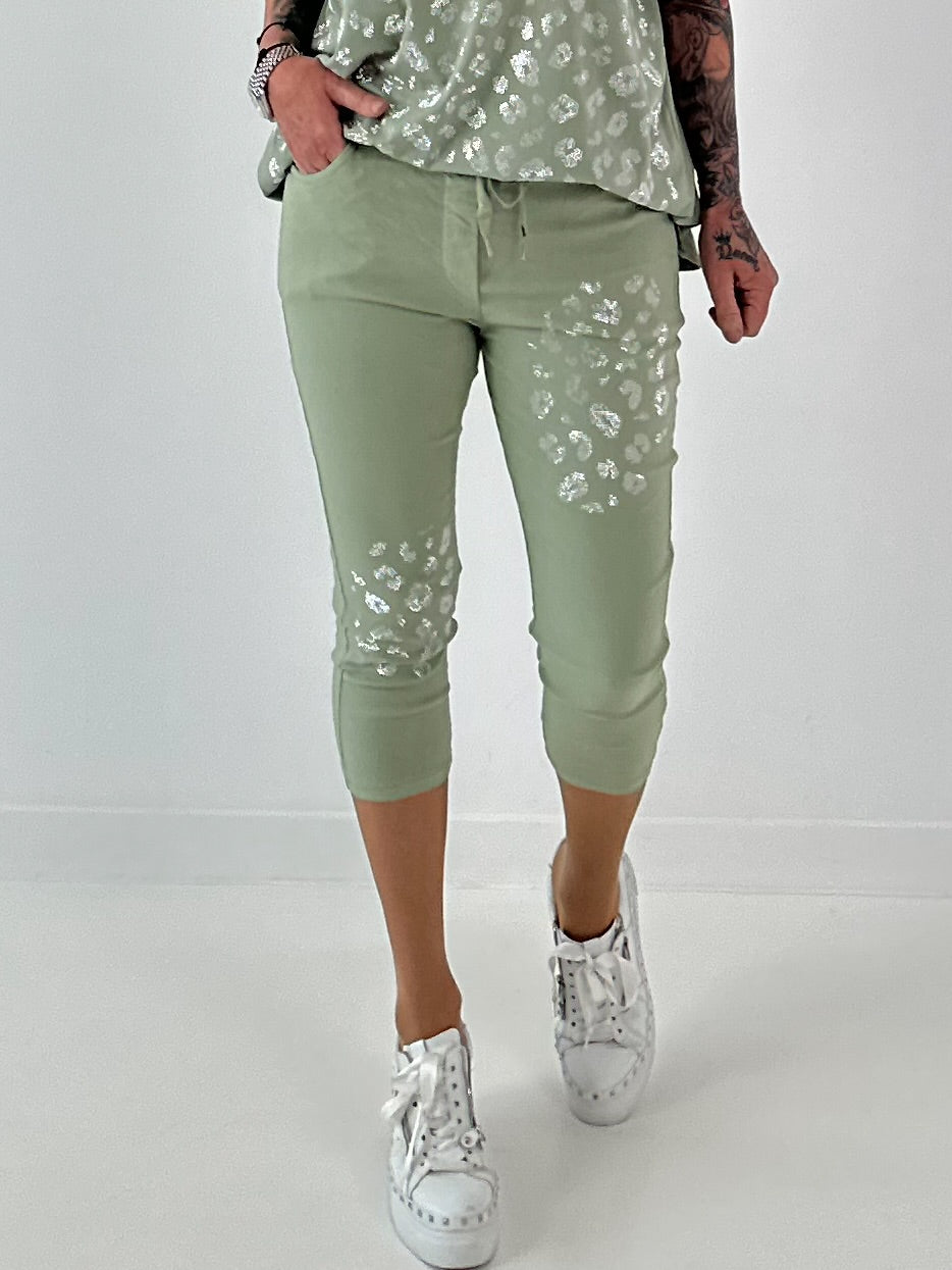 Capri Hose mit Leo Strass - salbei