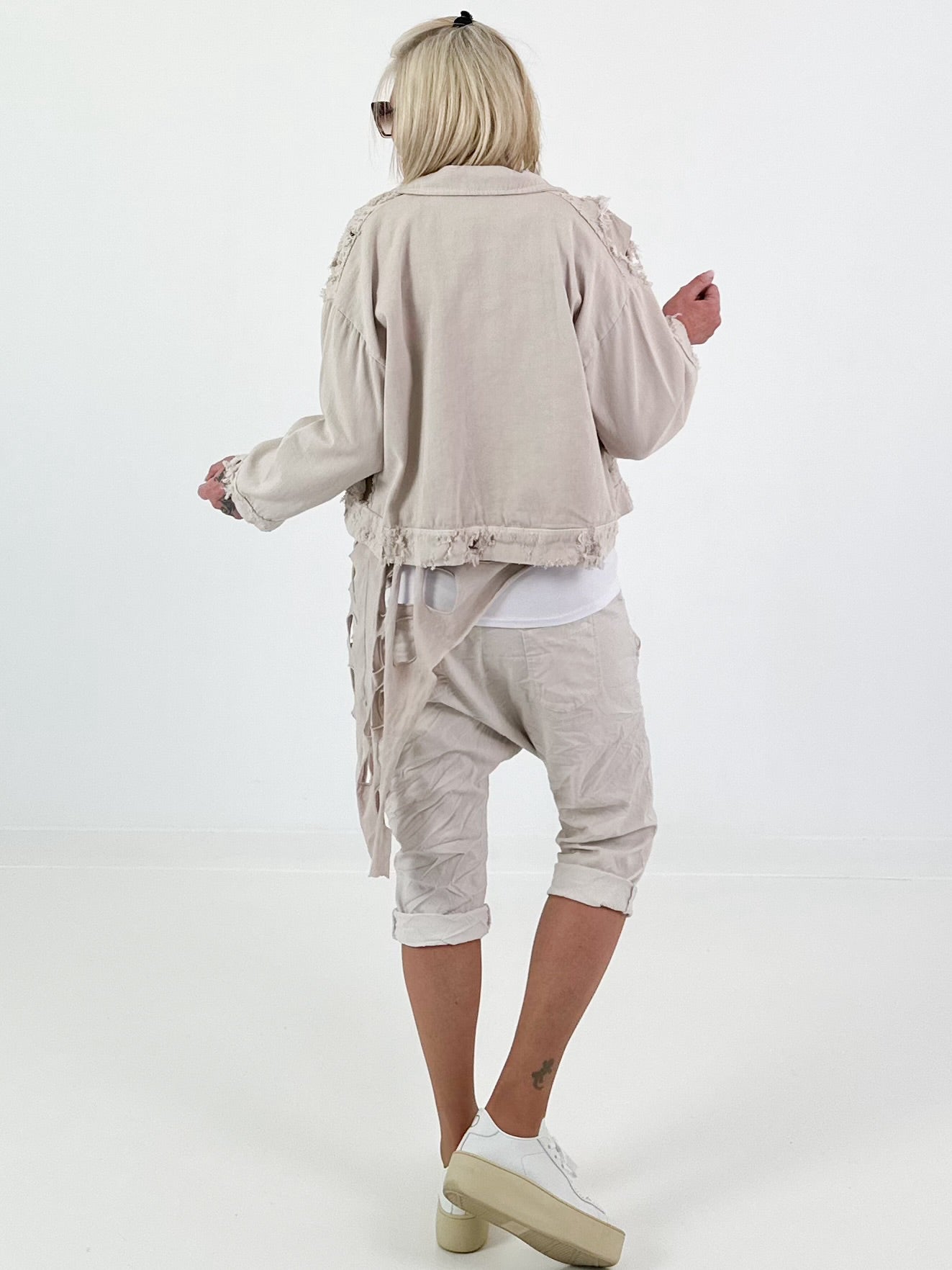 Jeansjacke in Destroyed Optik - beige
