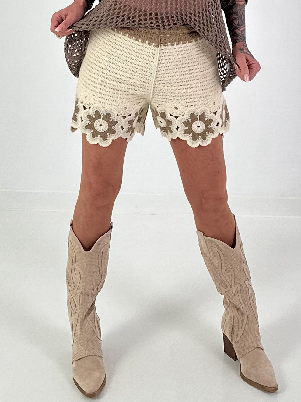 Crochet shorts - cream-taupe