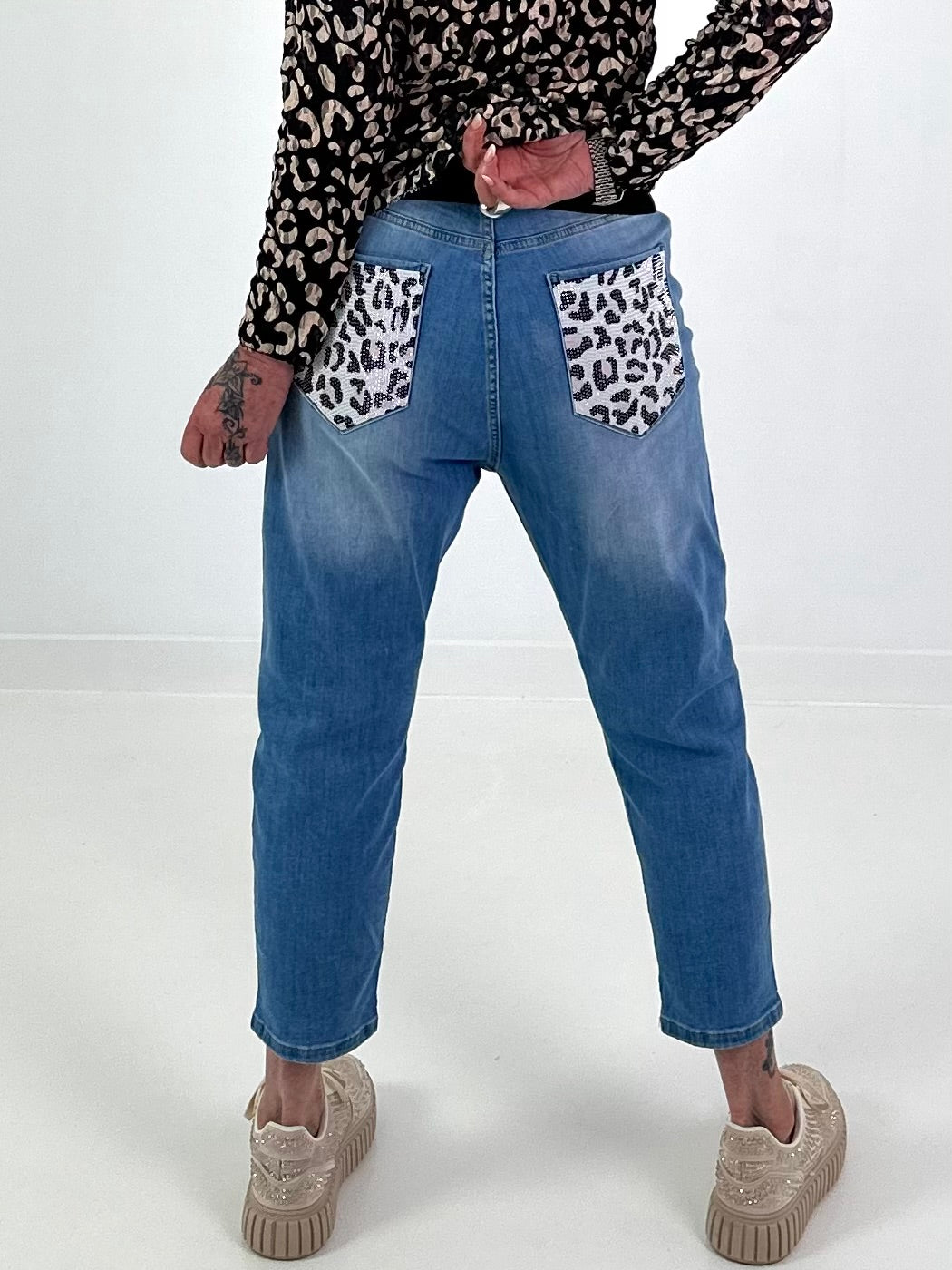 Boyfriend Jeans mit Leo Taschen - denim