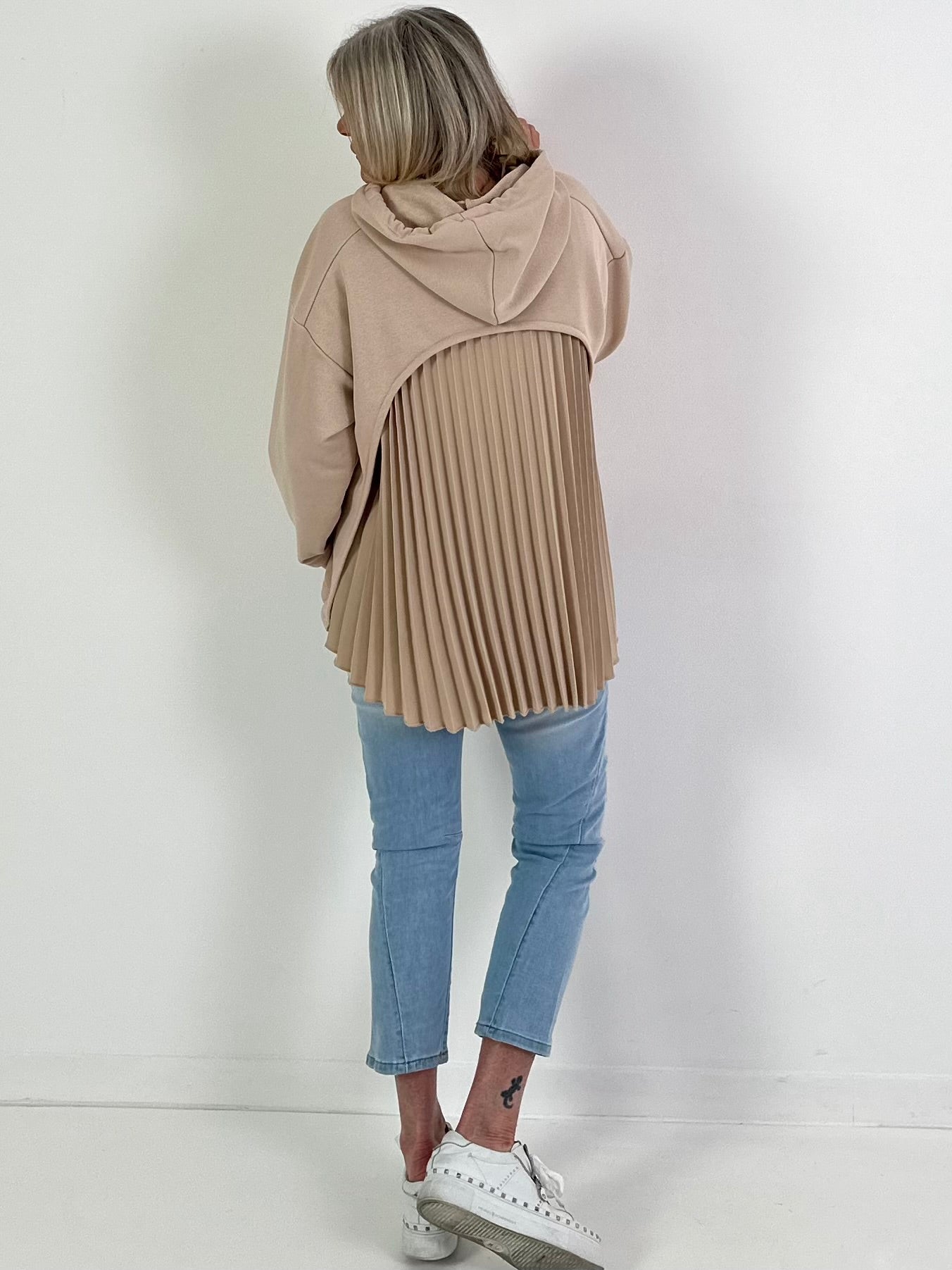 Hoodie mit Plissee-Einsatz Modell "Pleat Motion" - beige