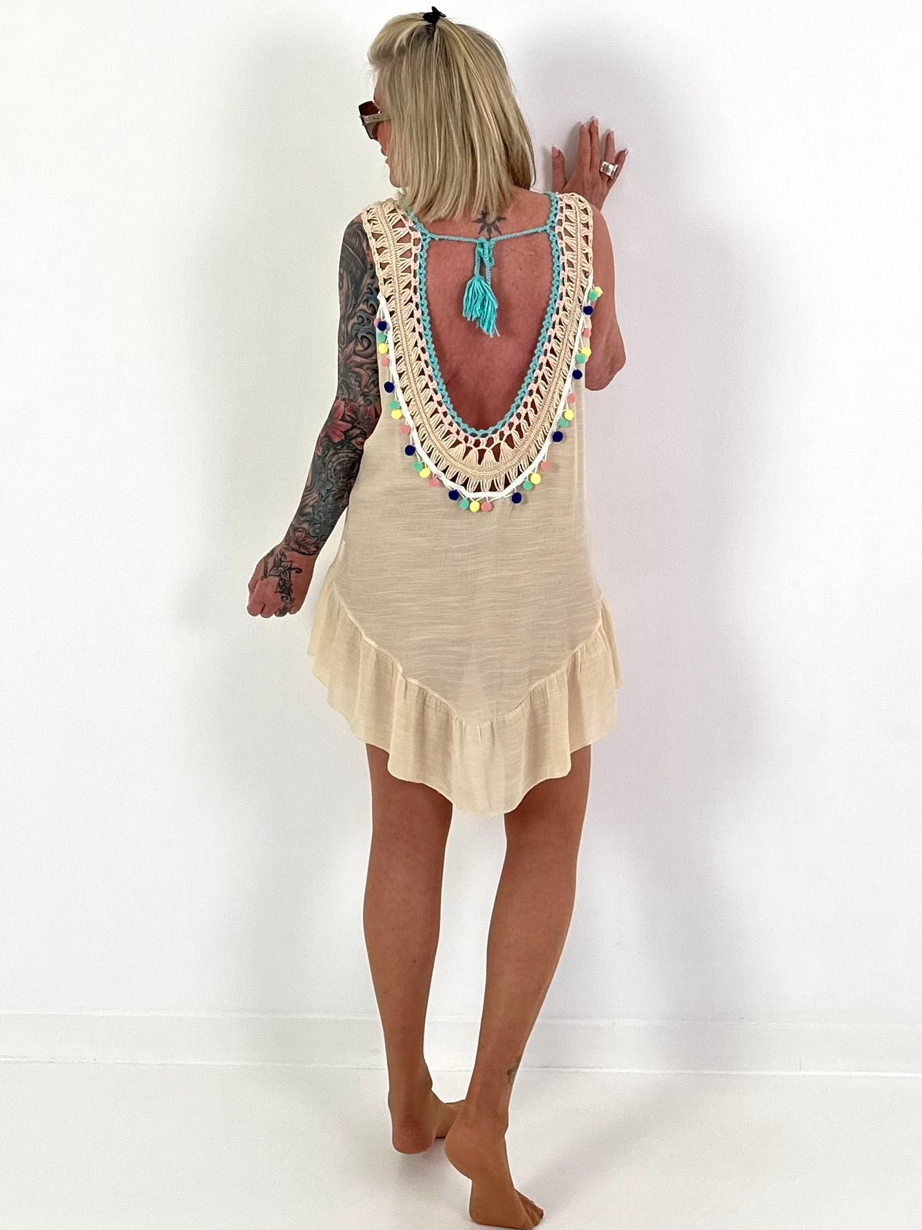 Ärmellose Ibiza Kleid/Tunika mit Häkeleinsätzen - beige