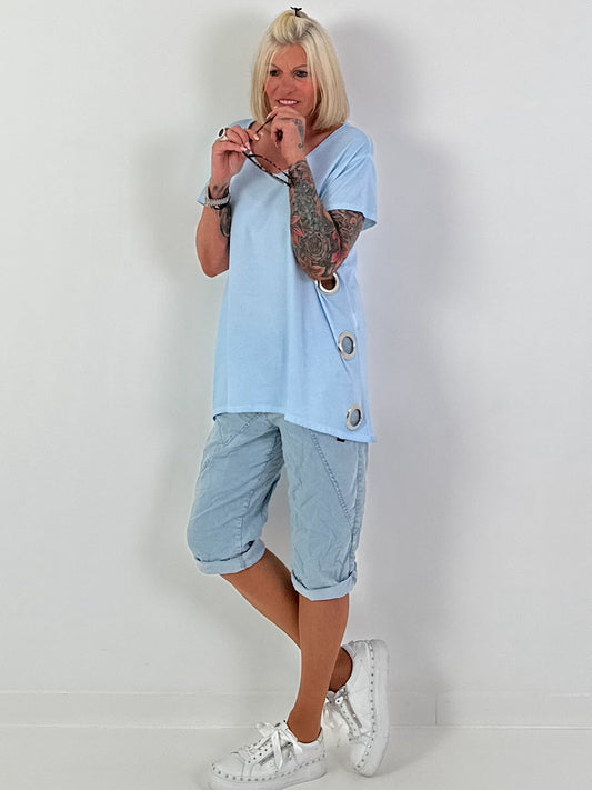 T-shirt with side eyelets - light blue