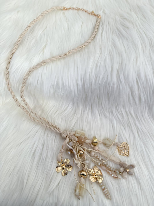 Gevlochten ketting met steentjeshanger - beige-veelkleurig