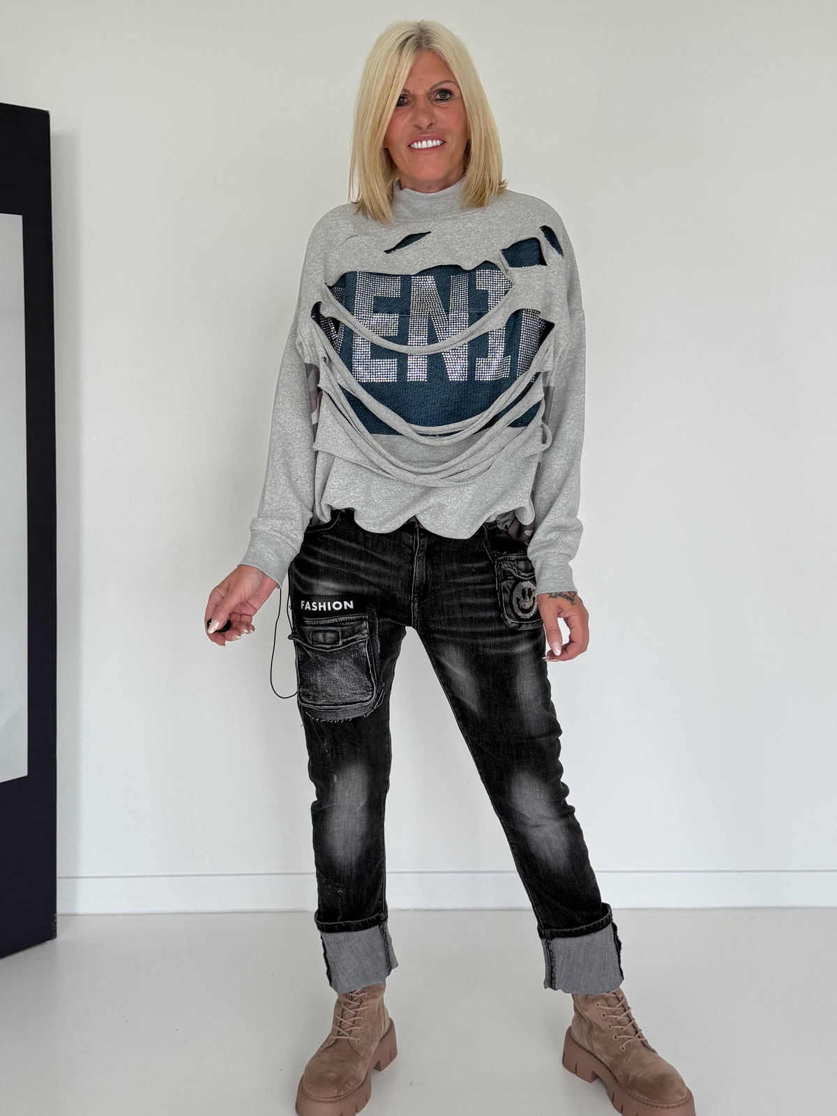 Sweater im Materialmix mit Cut-Outs und Strasssteinen - grau-denim-mehrfarbig