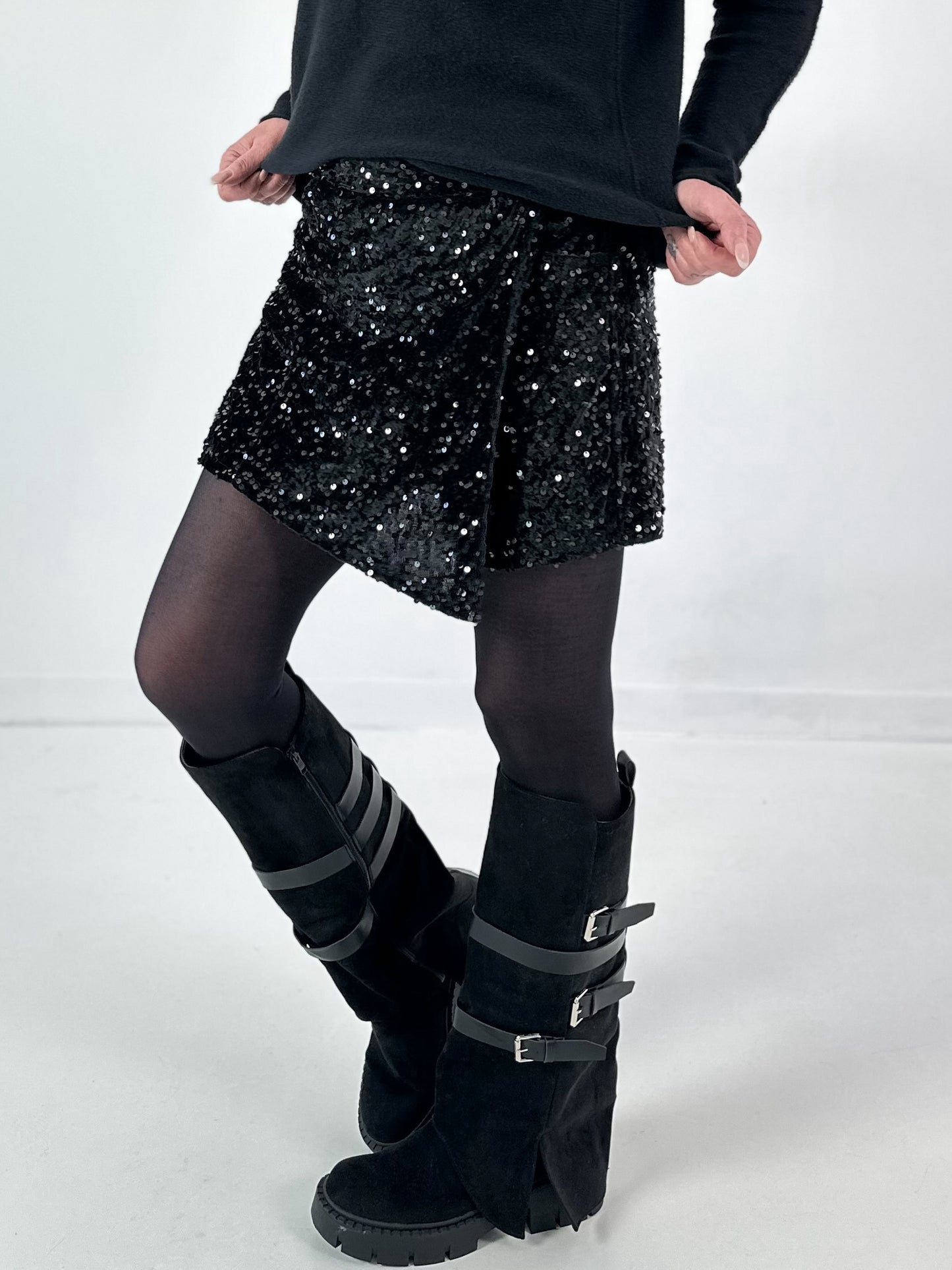 Shorts with overlay and sequins, model "Glam Motion" - black