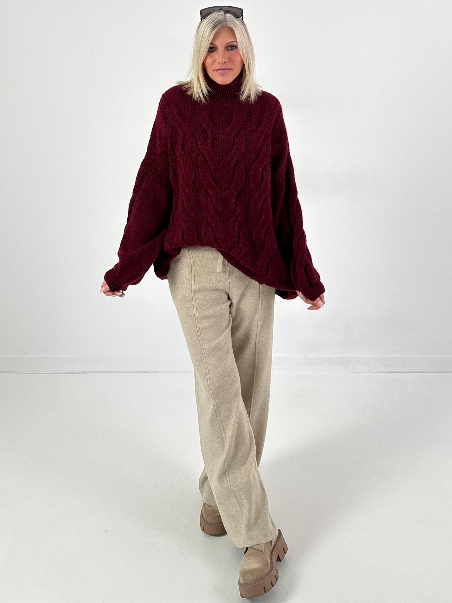 Lässiger Pullover mit Zopfmuster Modell "Pure Cable" - bordeaux