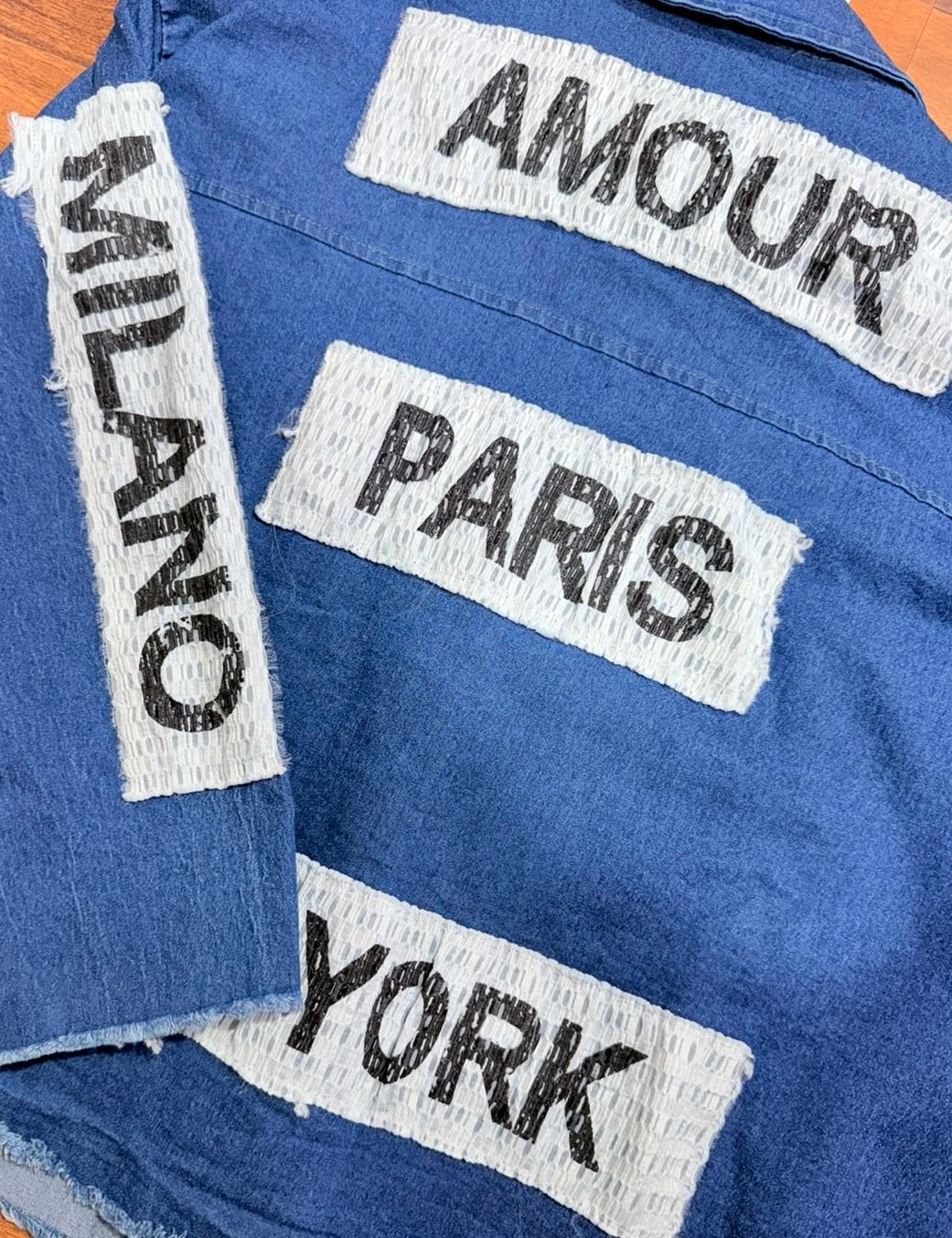 Lässiges Jeanshemd mit Statement Patches- denim