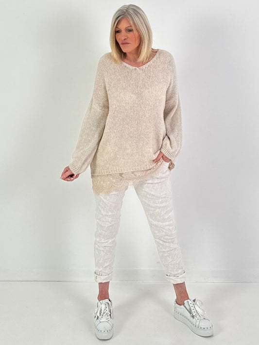 Pullover mit Spitzenrüsche - beige
