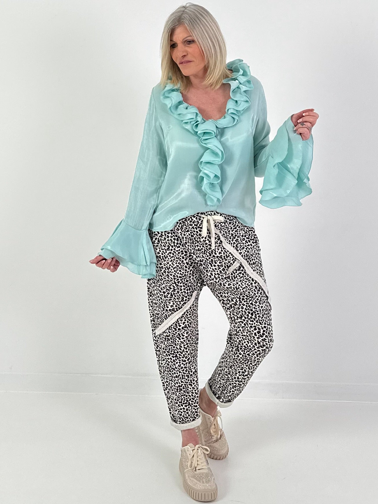 Bluse mit Volants - watergreen