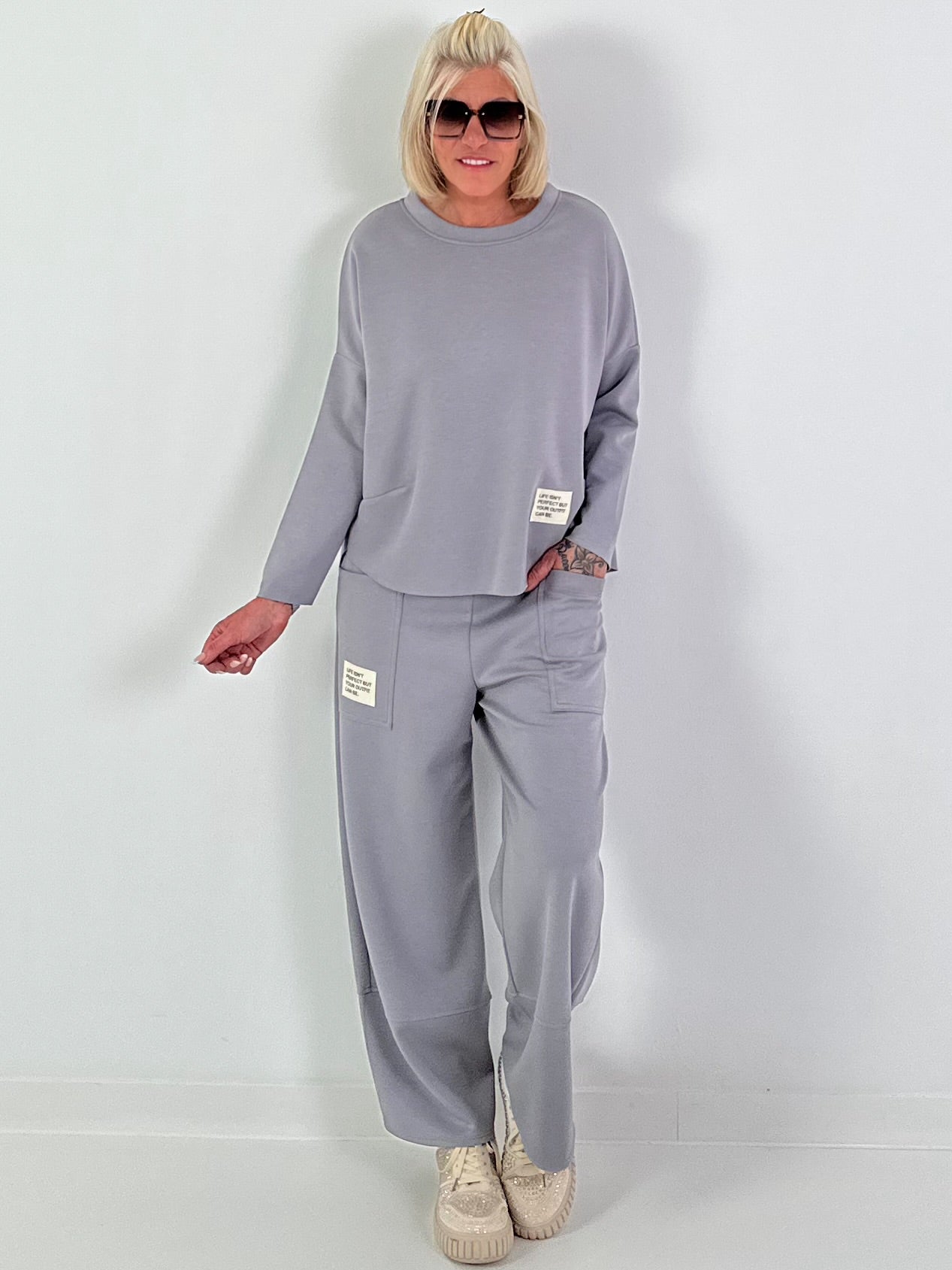 Zweiteiler mit Statement Patch - grau