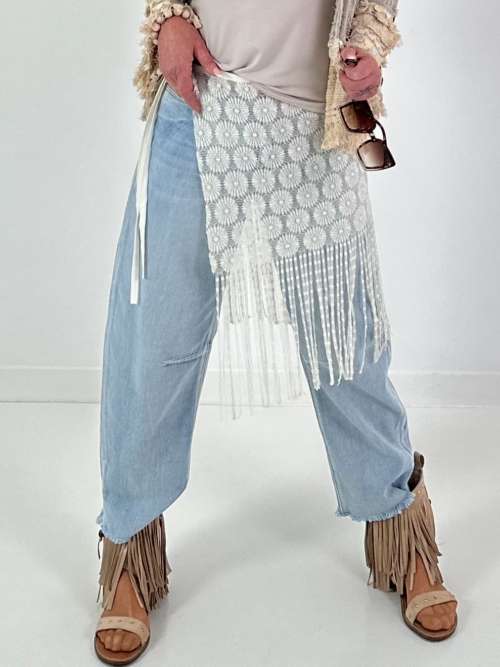 Jeans mit Häkeltuch - denim