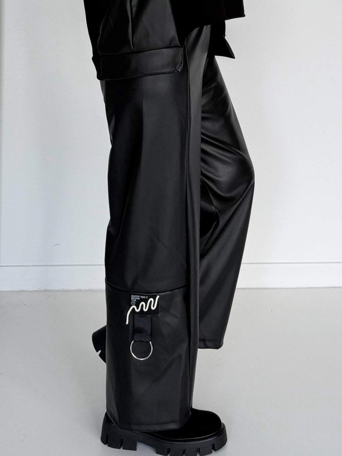 Vegan leren broek met wijde pijpen - zwart