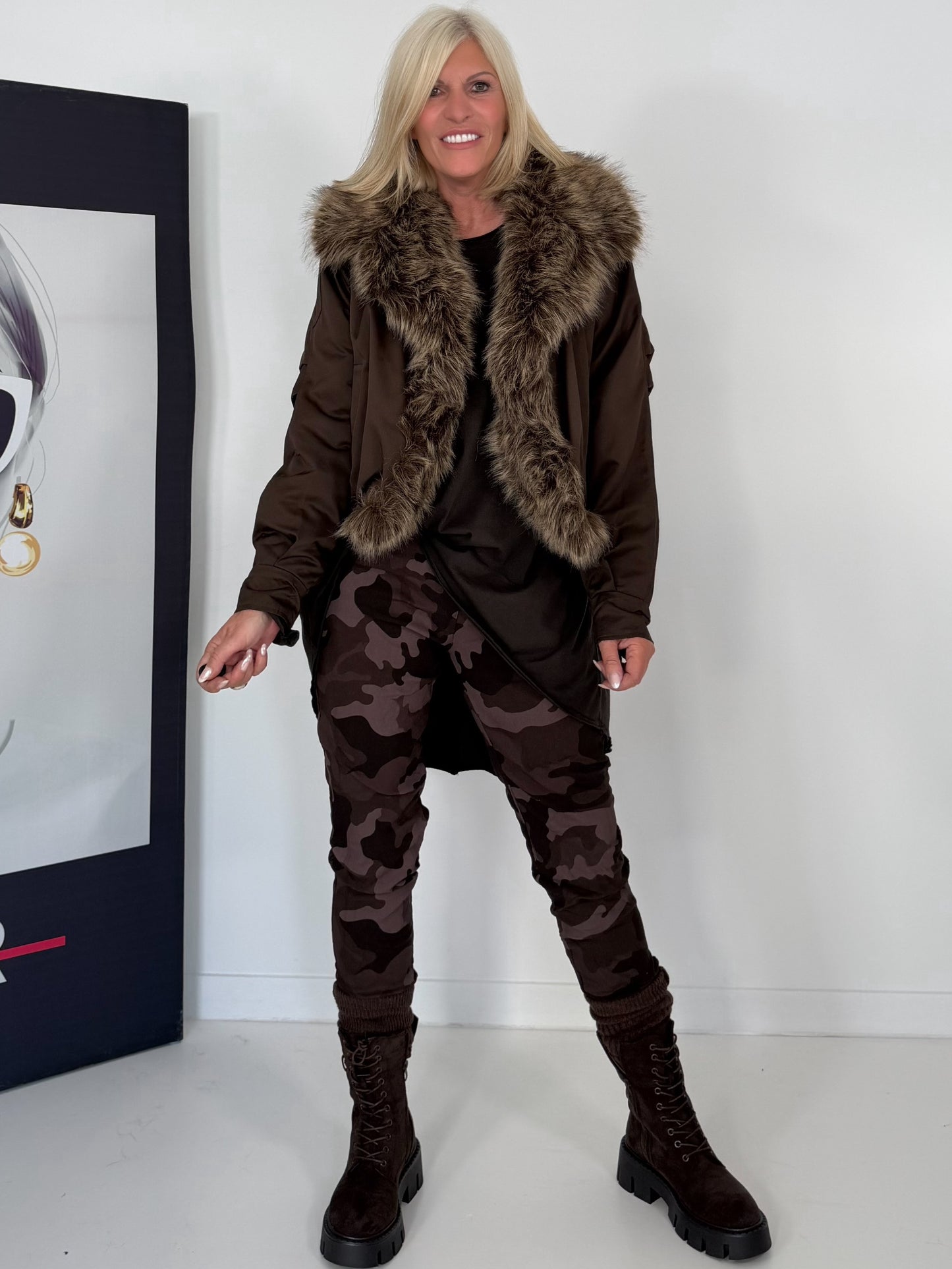 Jacke mit kuscheligem Fellkragen - mokka
