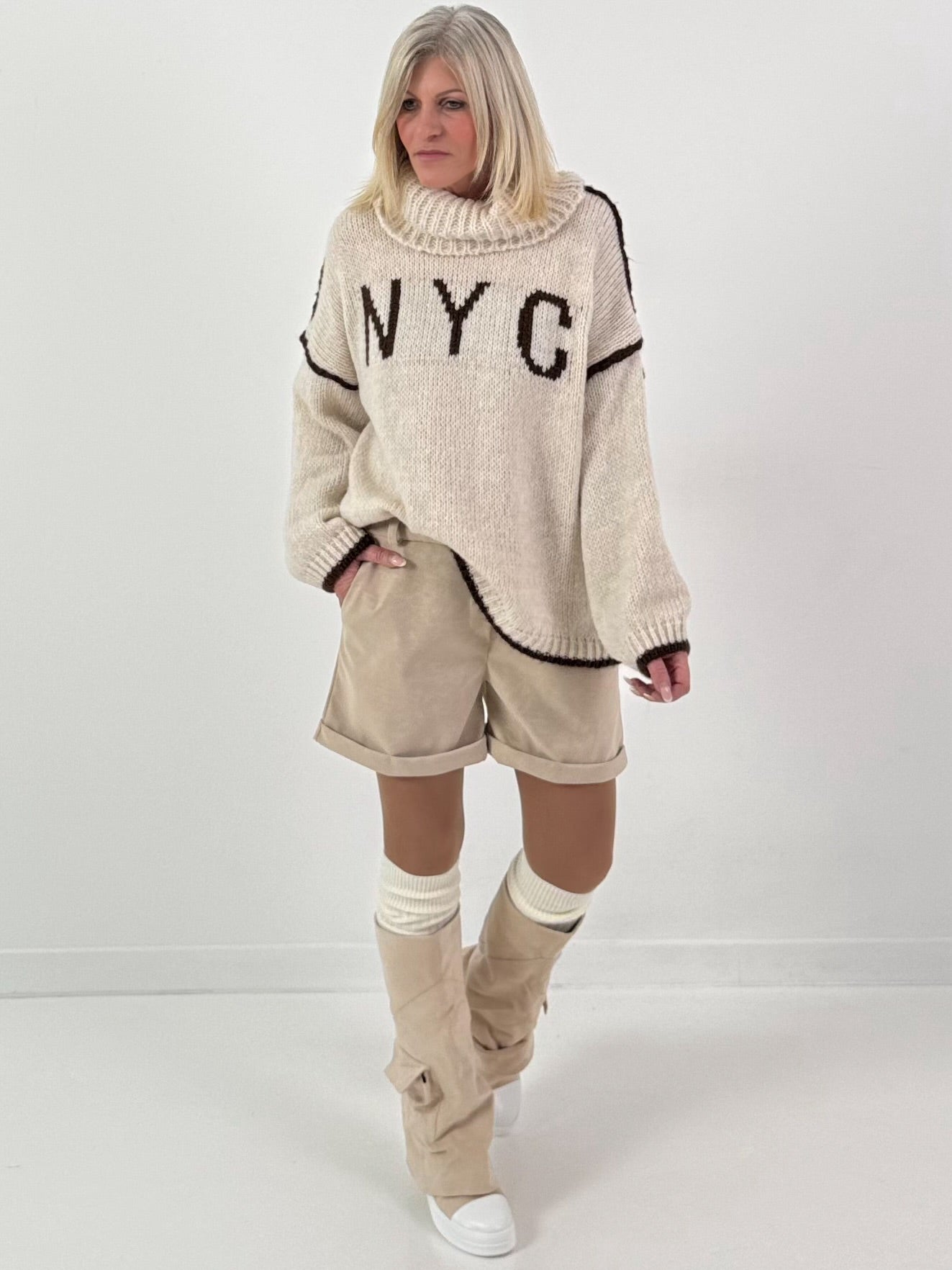 Trui model "Cozy City Chic" - beige