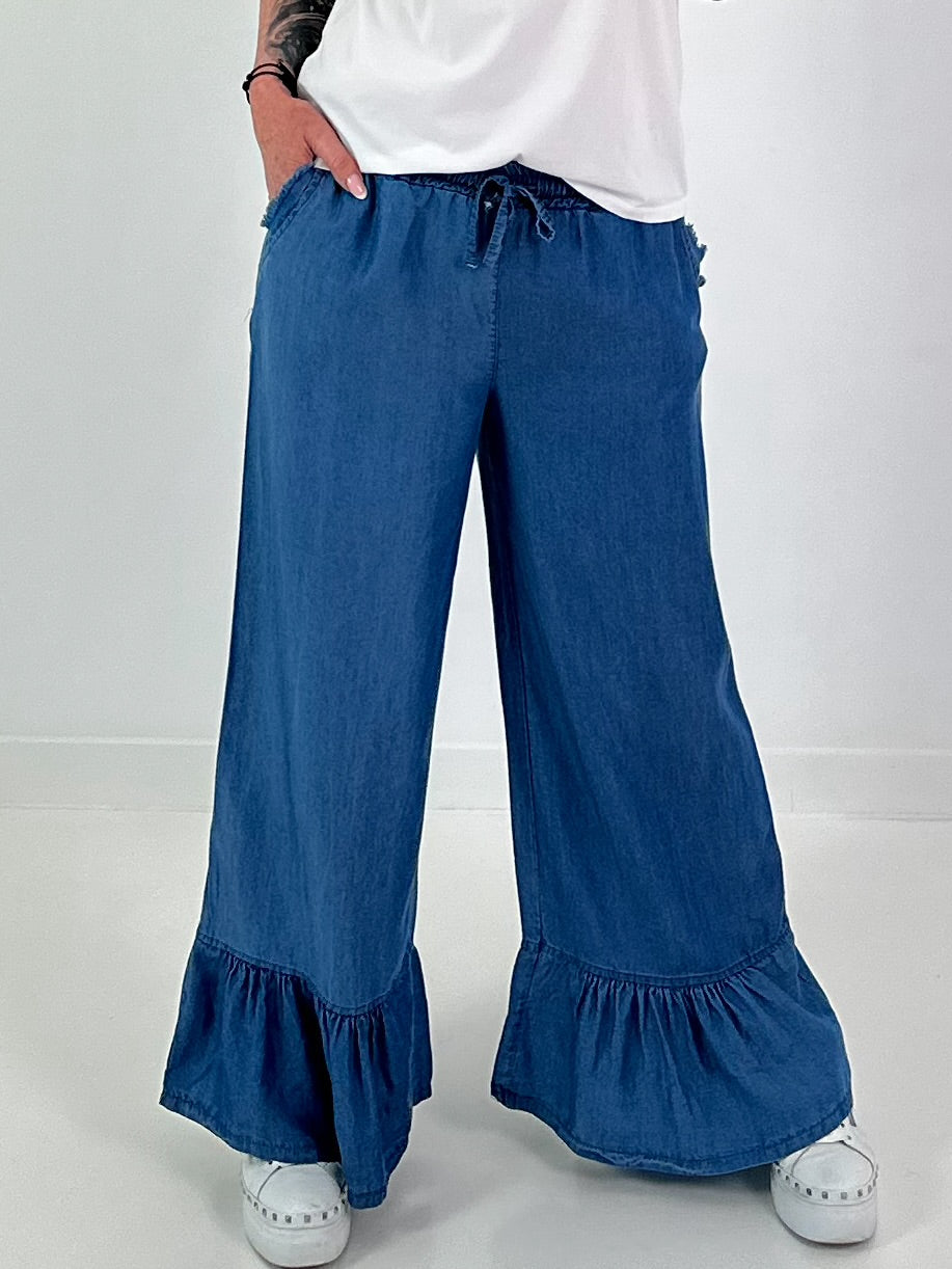 Dark blue jeans with flounced hem