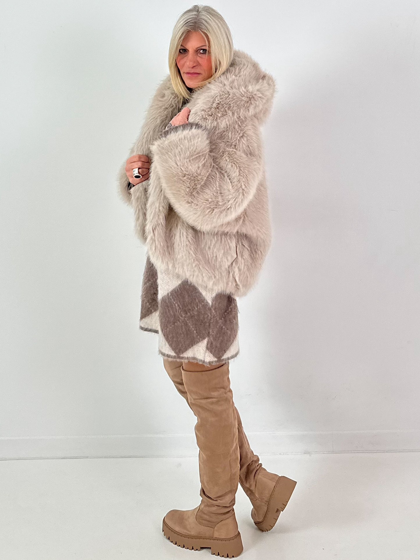 Bontjas model "Cloud 9" - beige