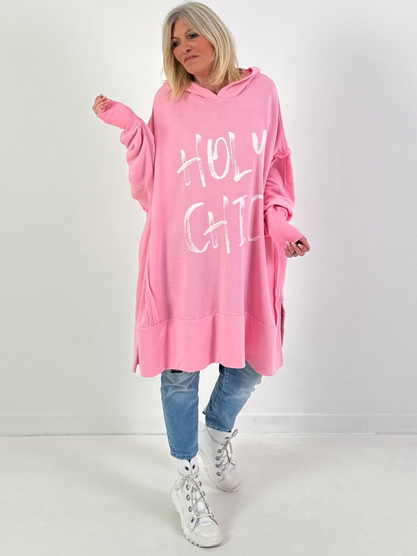 Oversized hoodie model "Holy Chic" - roze-wit