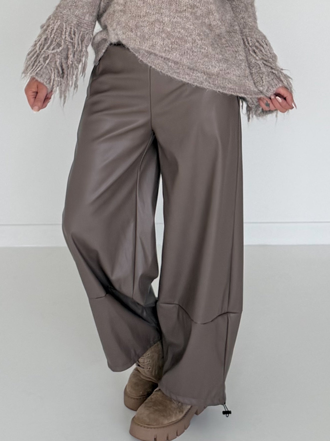 Vegane Lederhose 2 Looks - taupe