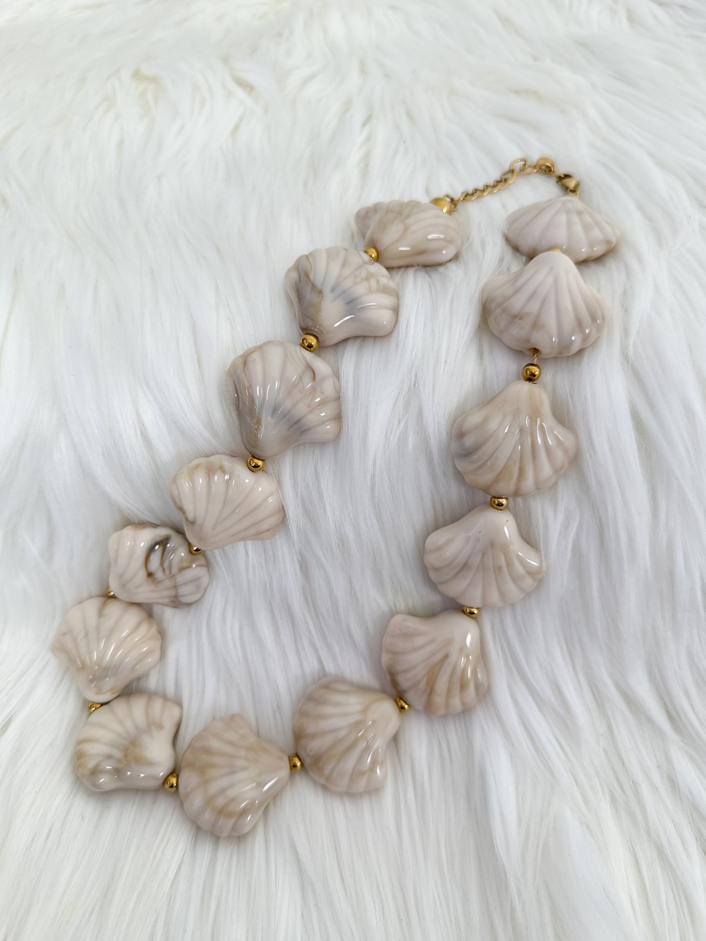 Shell necklace - cream