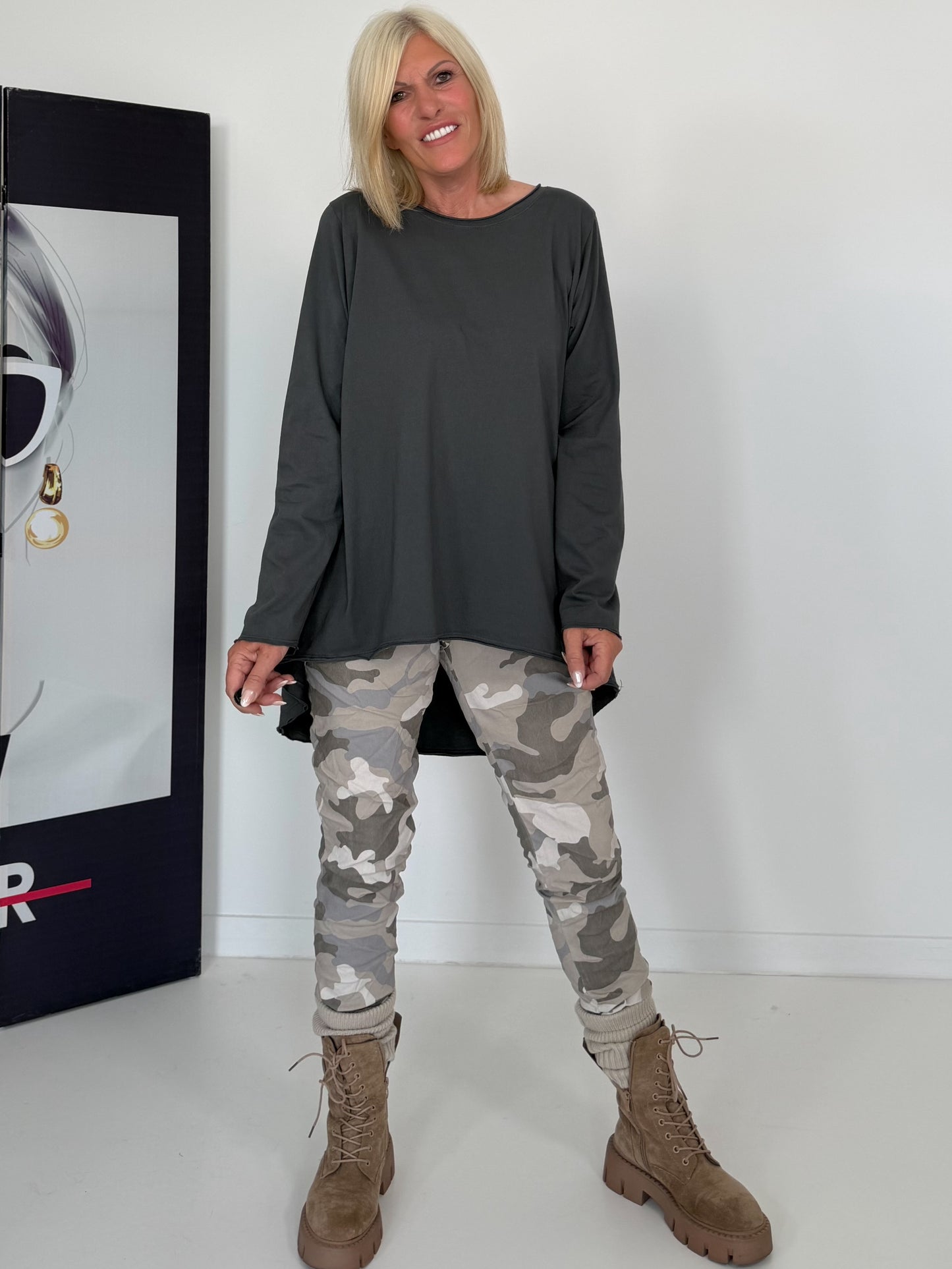 Basic Shirt mit Rundhalsausschnitt - anthrazit