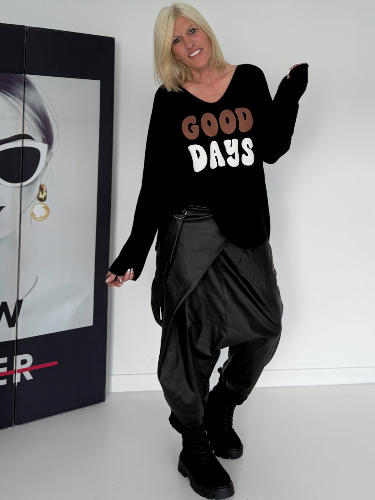 Oversized Pullover Good Days - schwarz