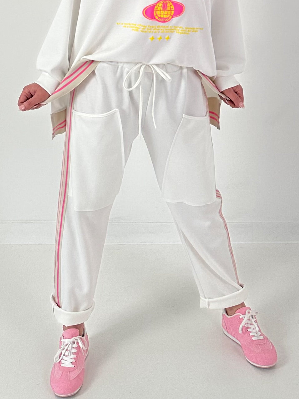 Hose mit großen aufgesetzten Taschen - weiss