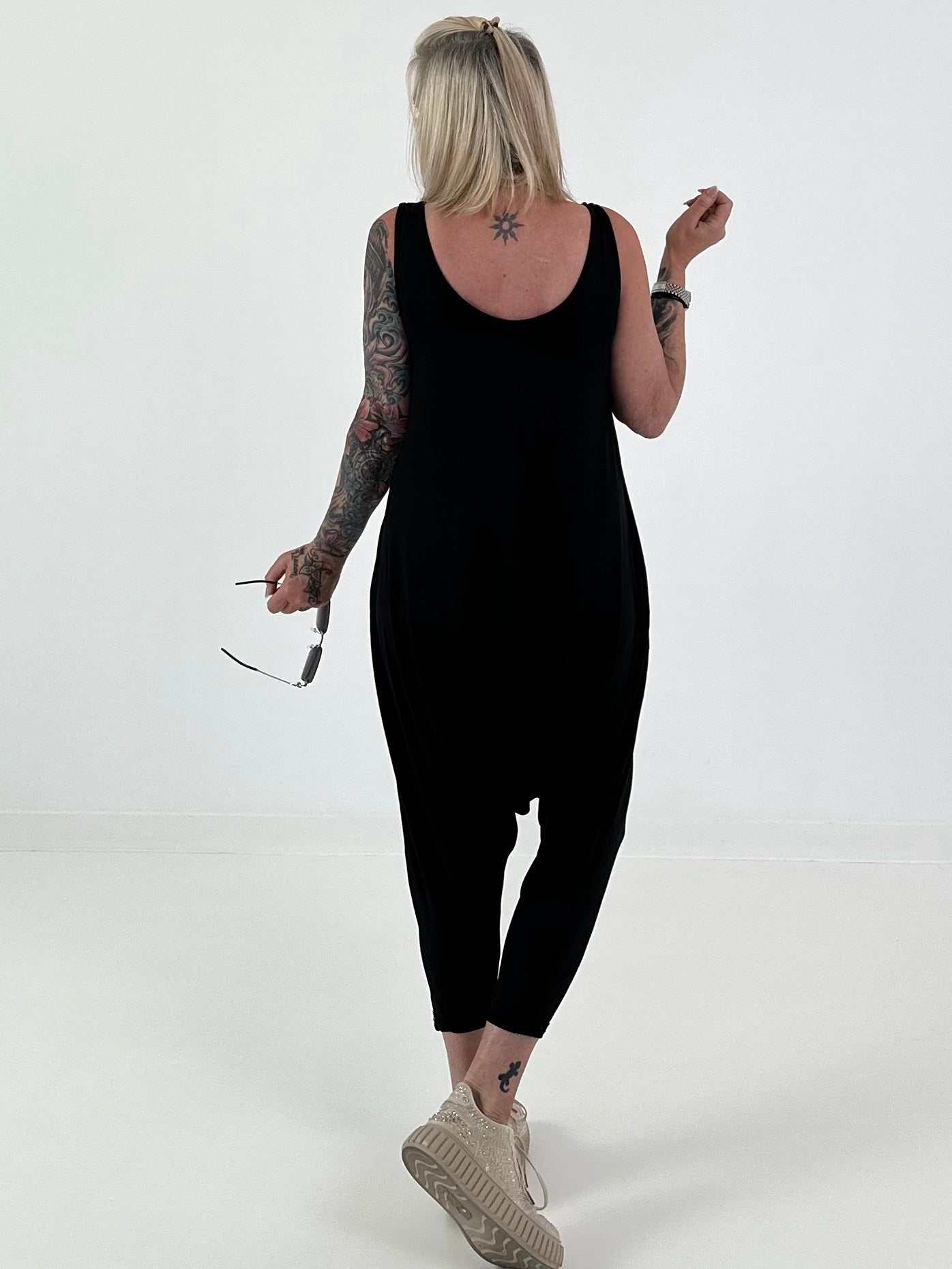 Jumpsuit mit Nieten- schwarz