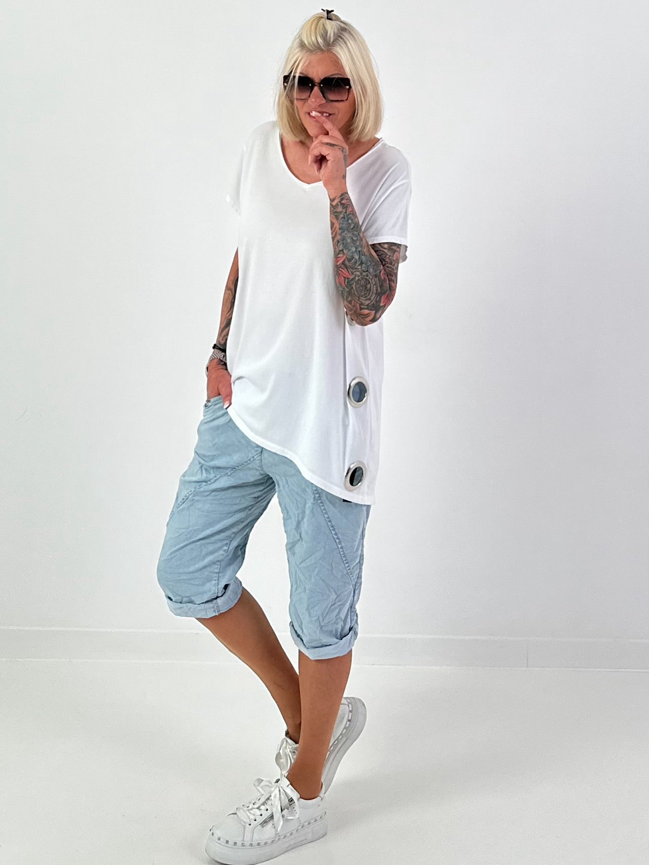 T-Shirt with side eyelets - white