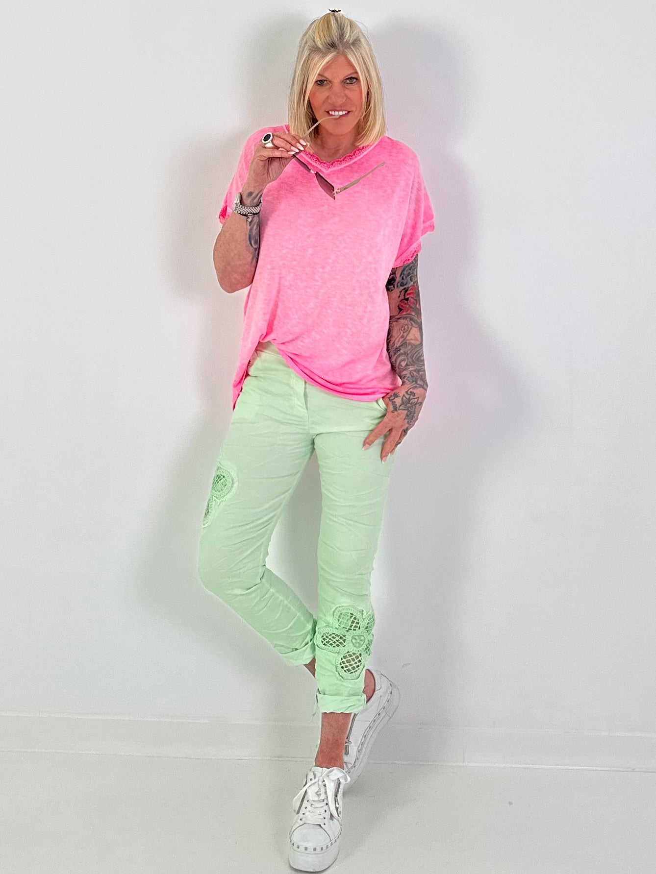 T-shirt with back tie - neon pink