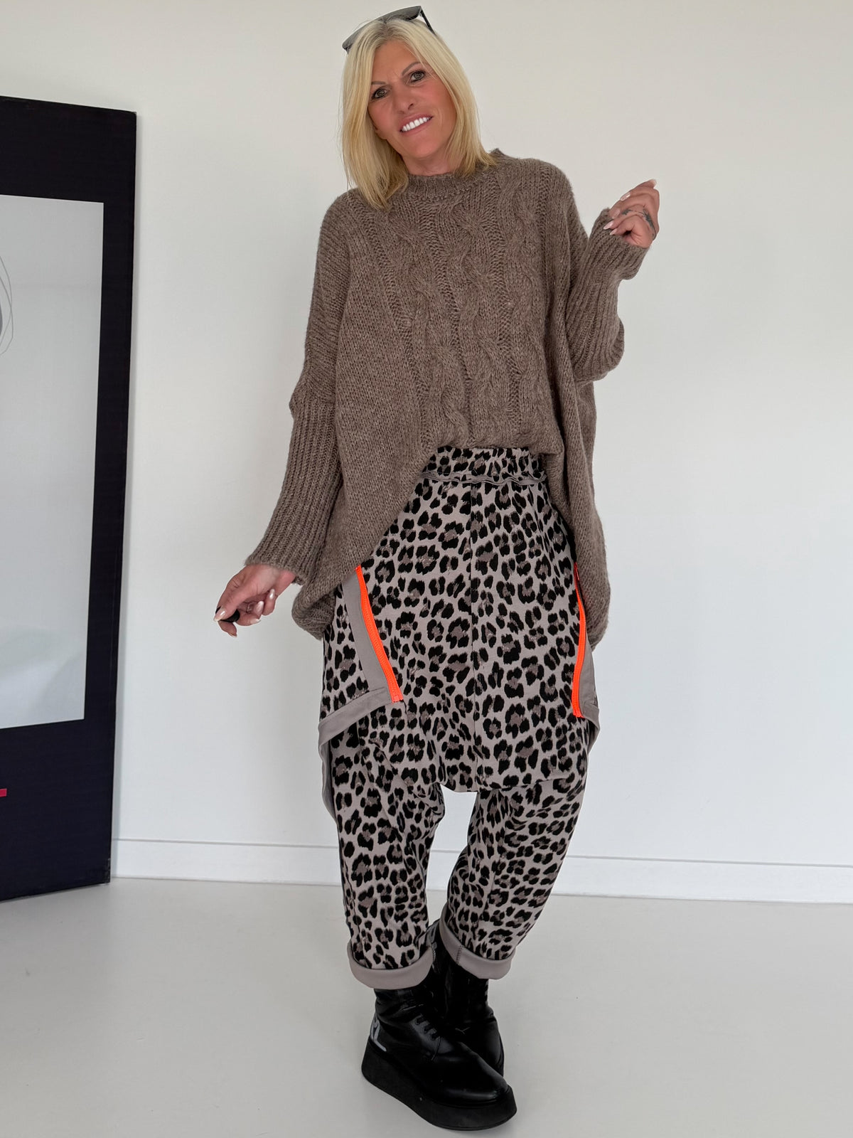 Pullover mit Stulpenärmeln und Zopfmuster - taupe