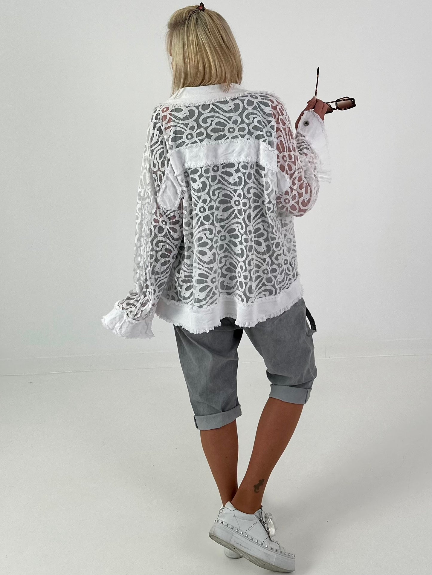 Jeansjacke mit floralem Netzeinsatz - weiss ( lieferbar ab 26.05.26)