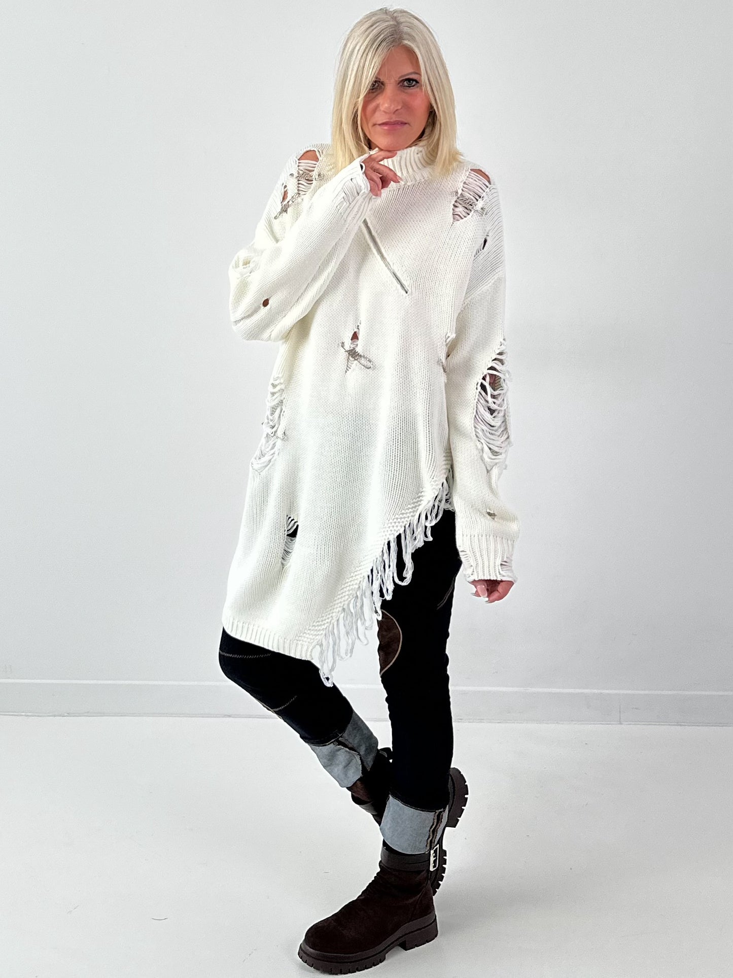 Destroyed sweater model "Broken Line" - ecru