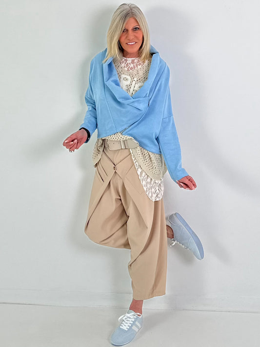 Kurze Jacke in Wildlederoptik - hellblau