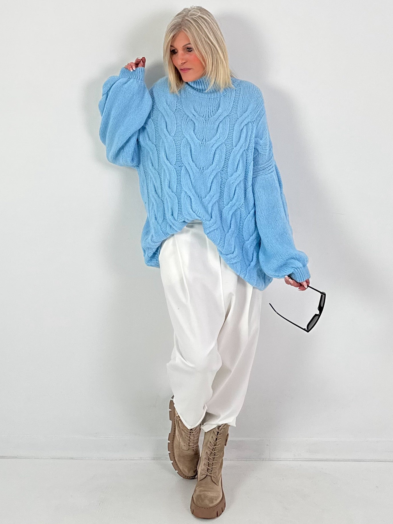 Lässiger Pullover mit Zopfmuster Modell "Pure Cable" - eisblau