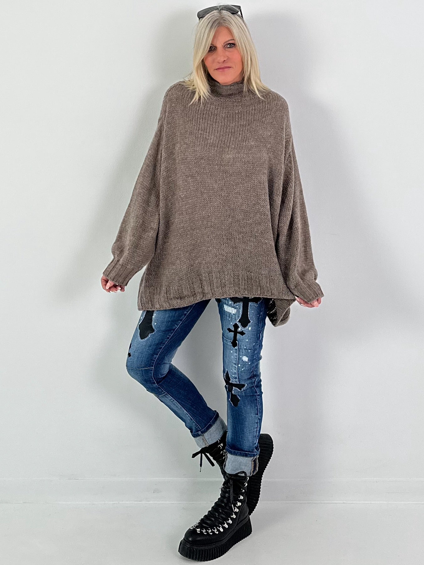 Oversized sweater model "Snuggle Arctic" - taupe