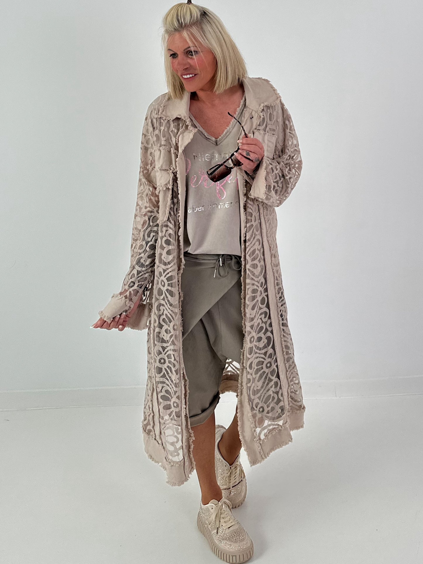 Jeansmantel mit floralem Netzeinsatz - beige ( lieferbar ab 26.05.26)