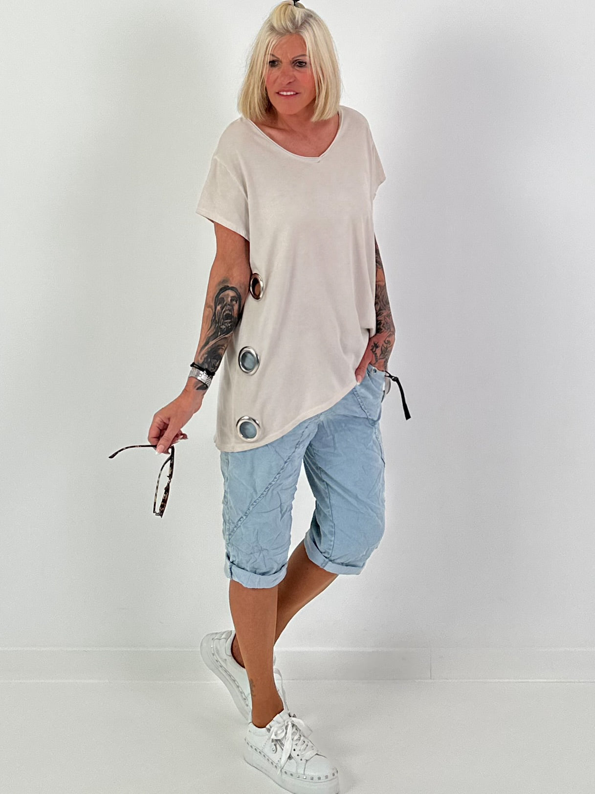 T-Shirt mit seitlichen Ösen - beige