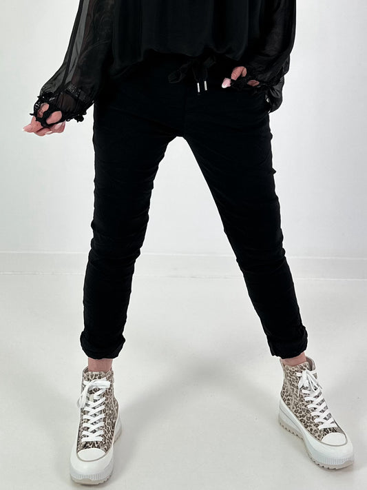 Basic Jogpants mit Bindeband - schwarz ( lieferbar ab 03.04.26)