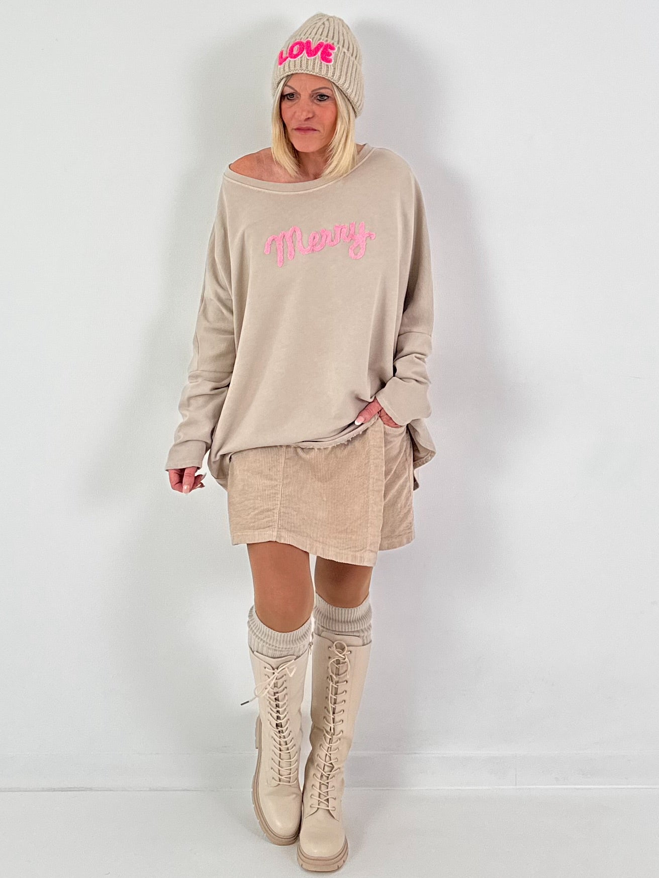 Sweatshirt model "Merry Mood" - beige