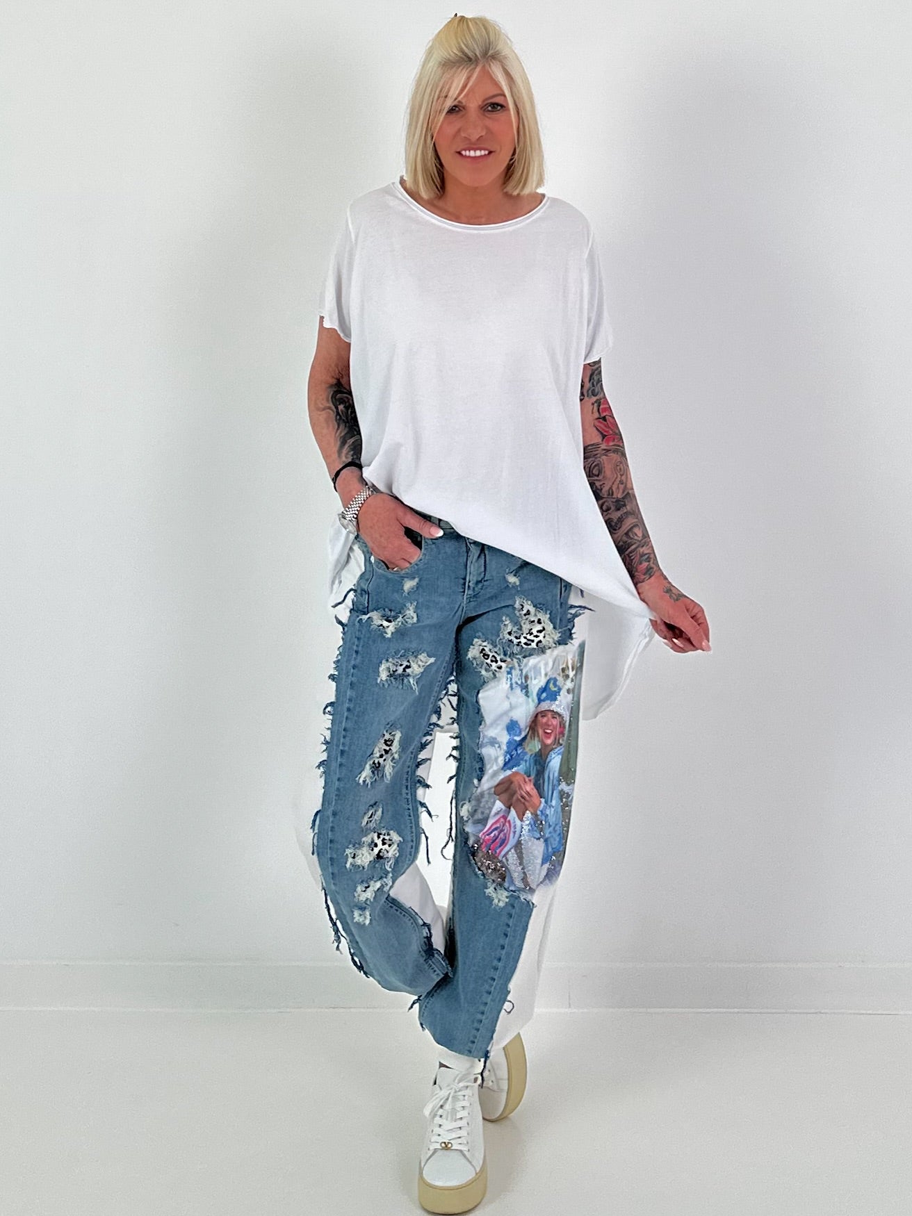Sweat Jeans mit Print und Destroyed Details - weiss-denim