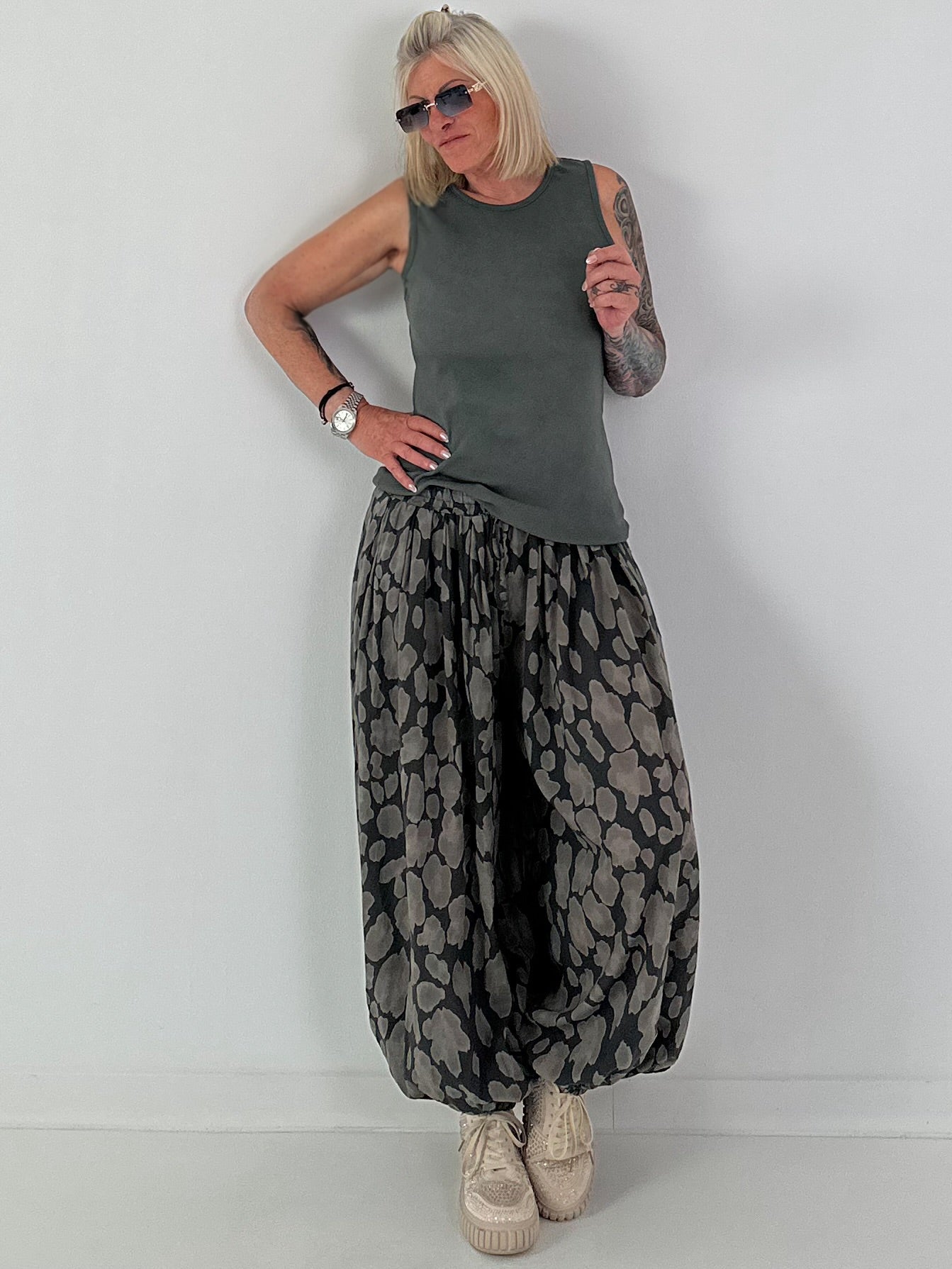 Leichte Pumphose mit stylischem Print  - anthrazit - mehrfarbig