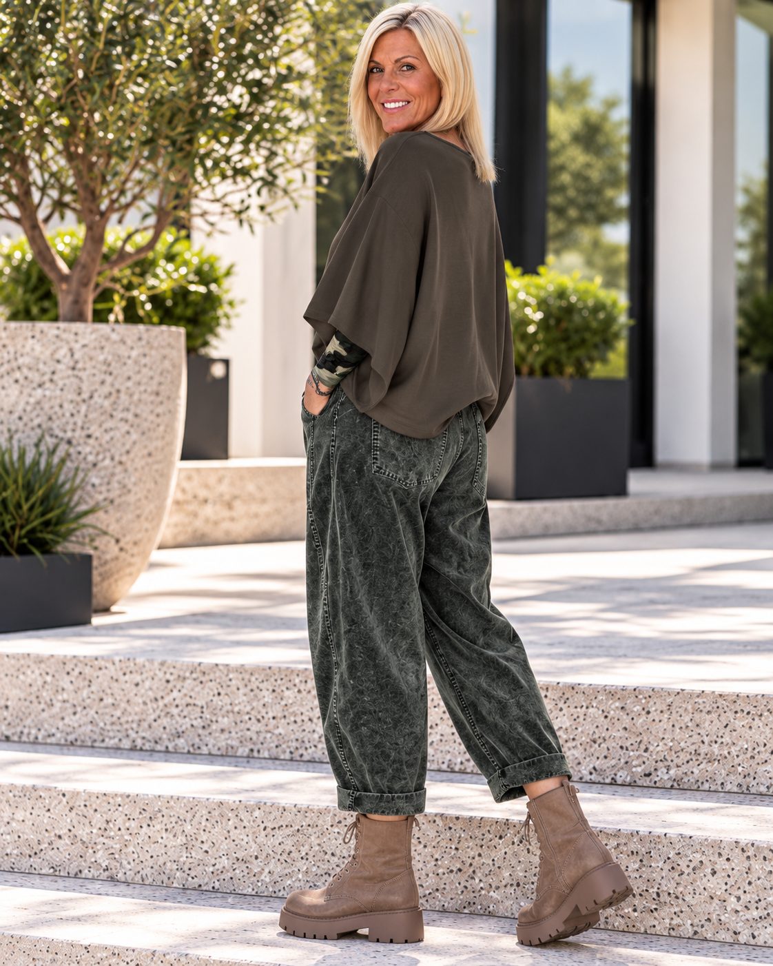 Sweater with turned-up sleeves - olive