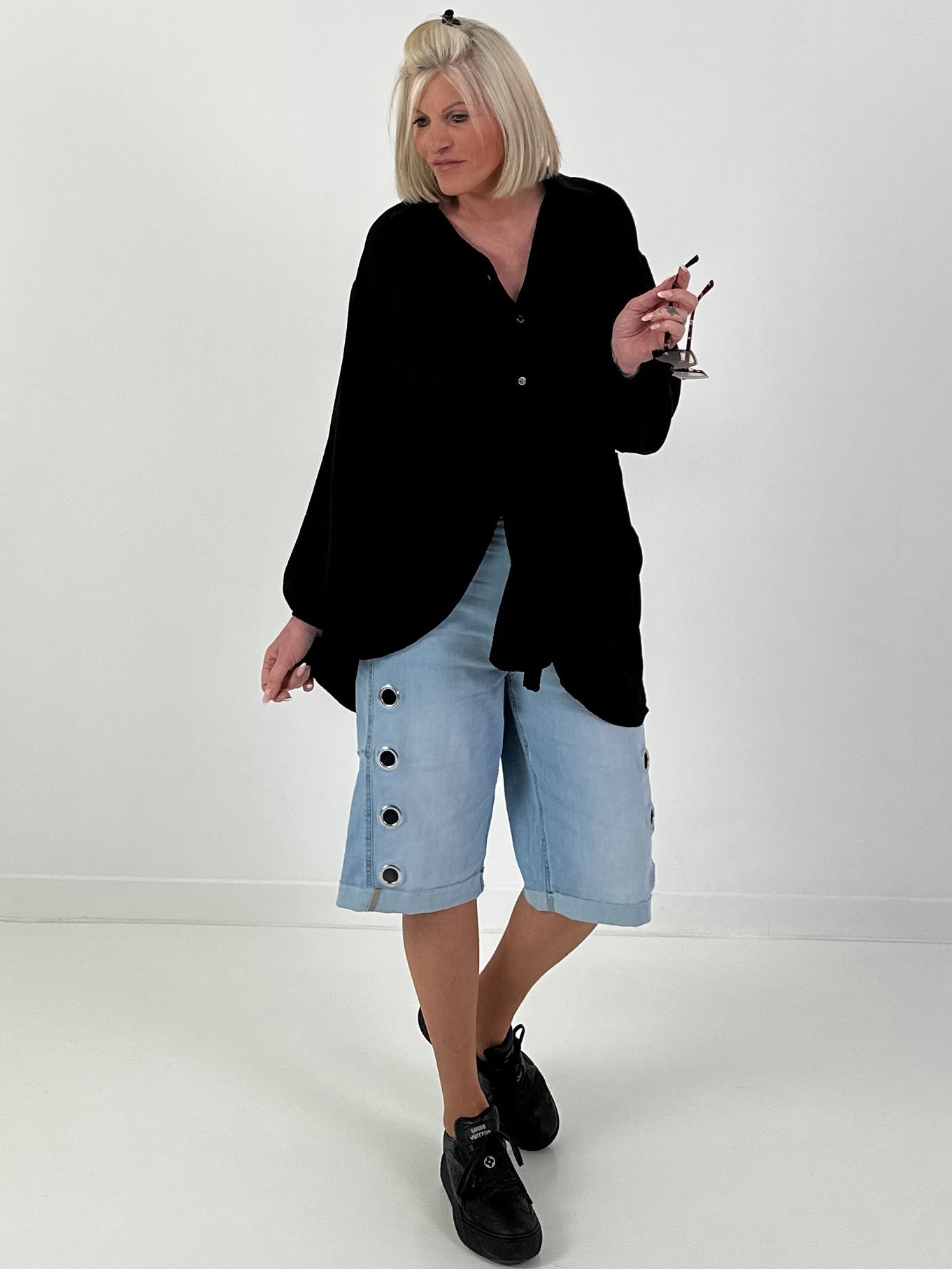 Long blouse with tie – black