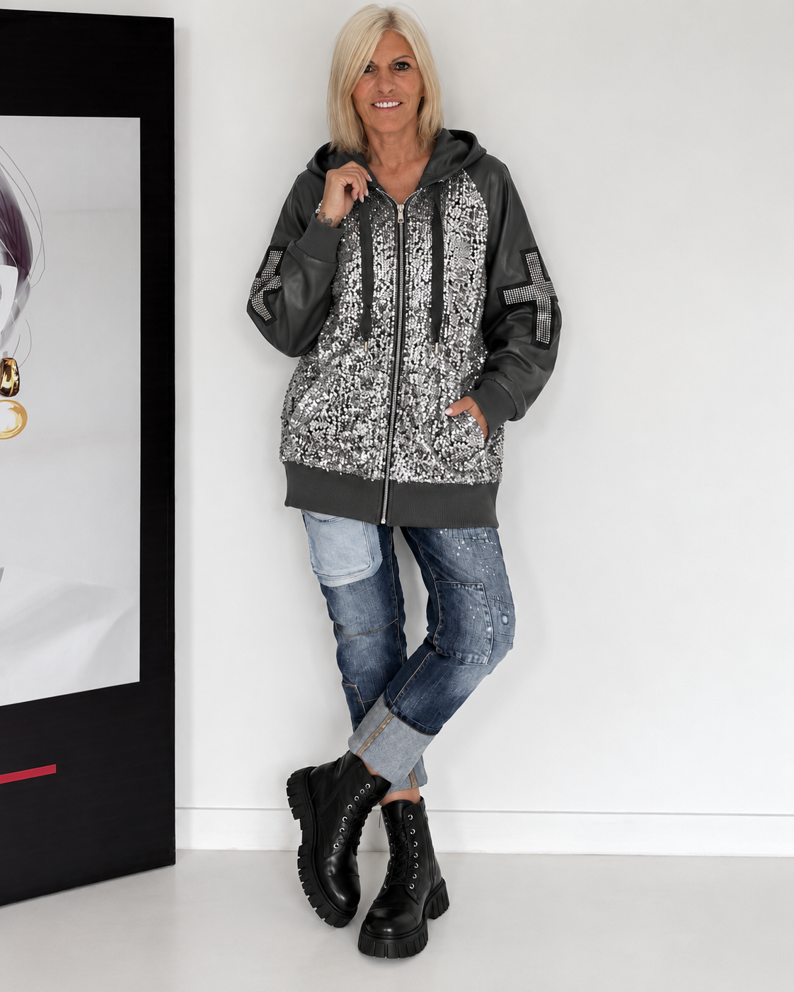 Jacke im Materialmix mit Pailletten und Strasskreuz - anthrazit